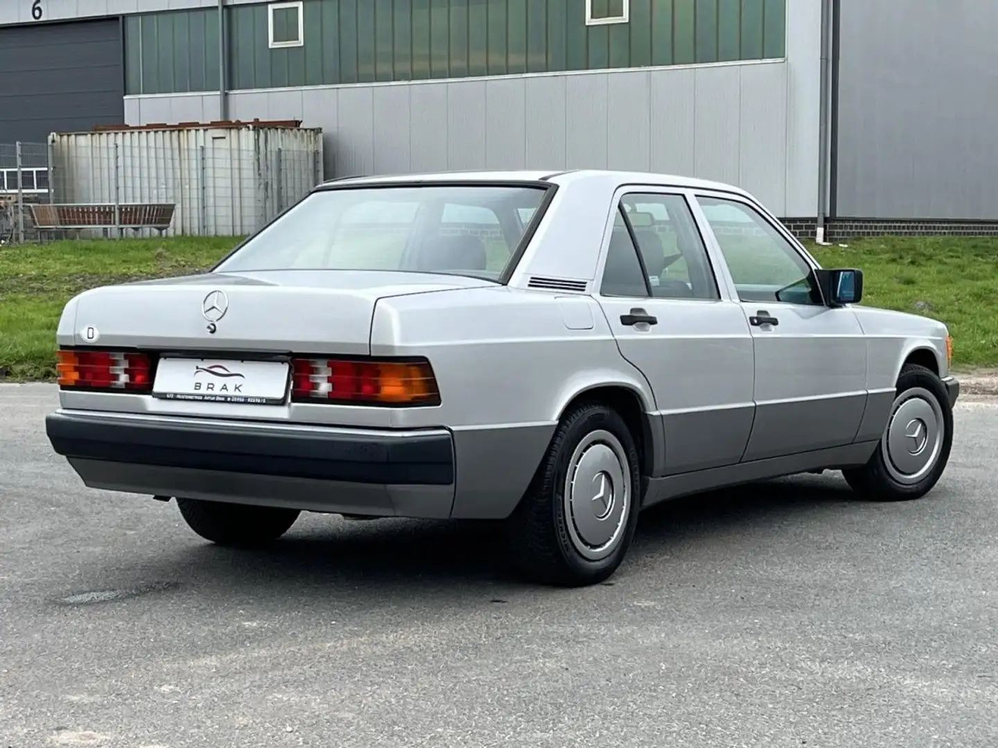Mercedes-Benz 190 Lim 190 E 1.8 *TÜV*Radio*Schiebedach*ZV Silver - 2