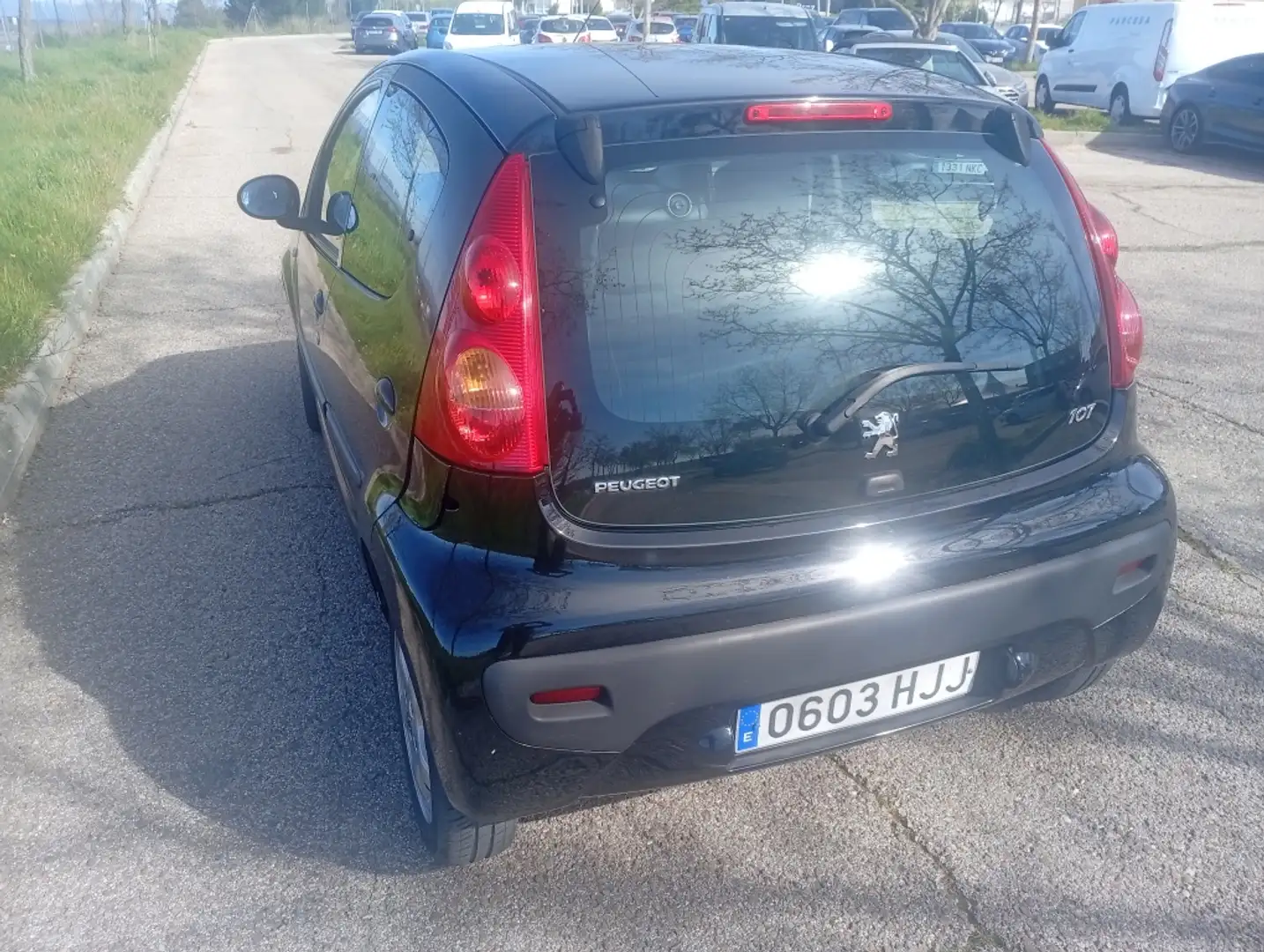 Peugeot 107 1.0i Trendy Negro - 2