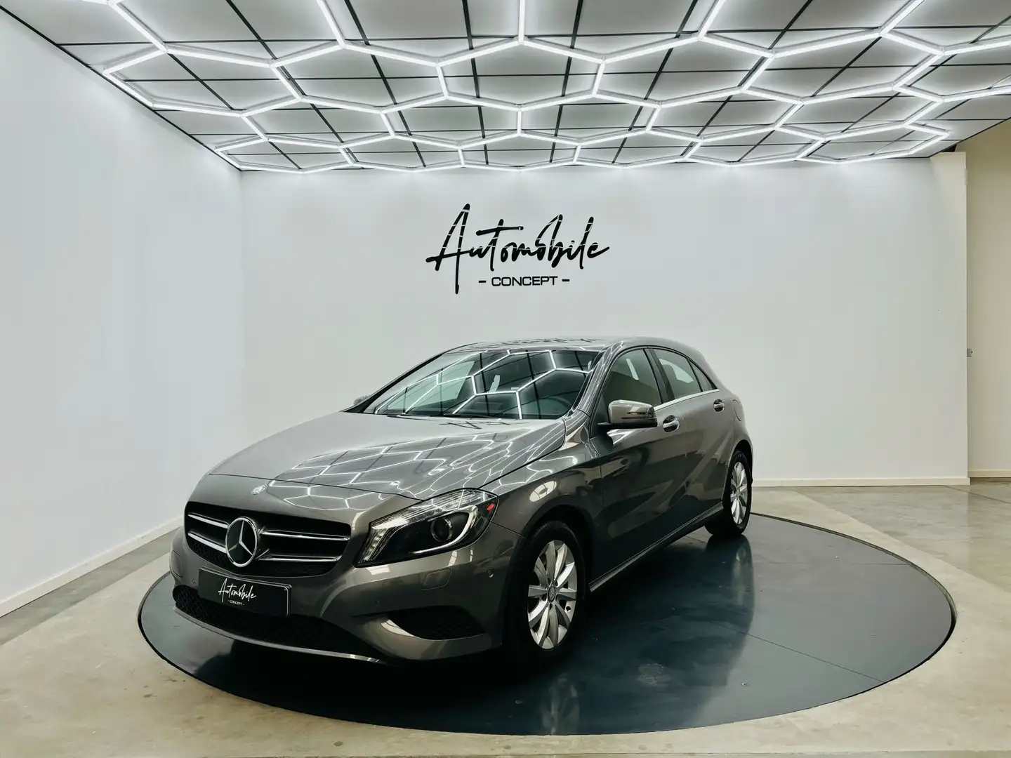 Mercedes-Benz A 200 ✅1AN GARANTIE✅1ER PROPRIO ✅LED✅CUIR✅GPS Grijs - 1