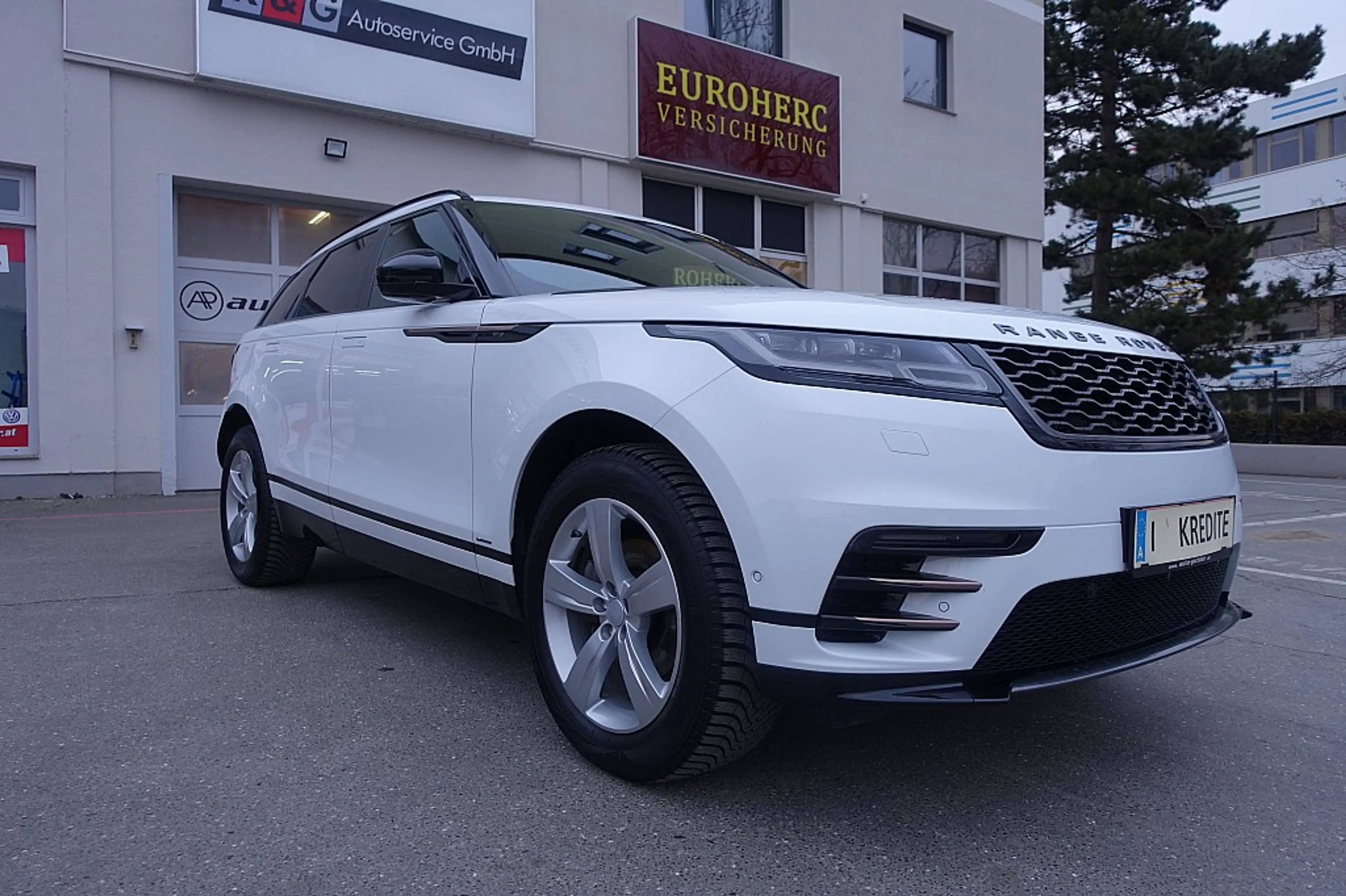 Land Rover Range Rover Velar R-Dynamic S 2,0 Allrad Aut. — photo 3