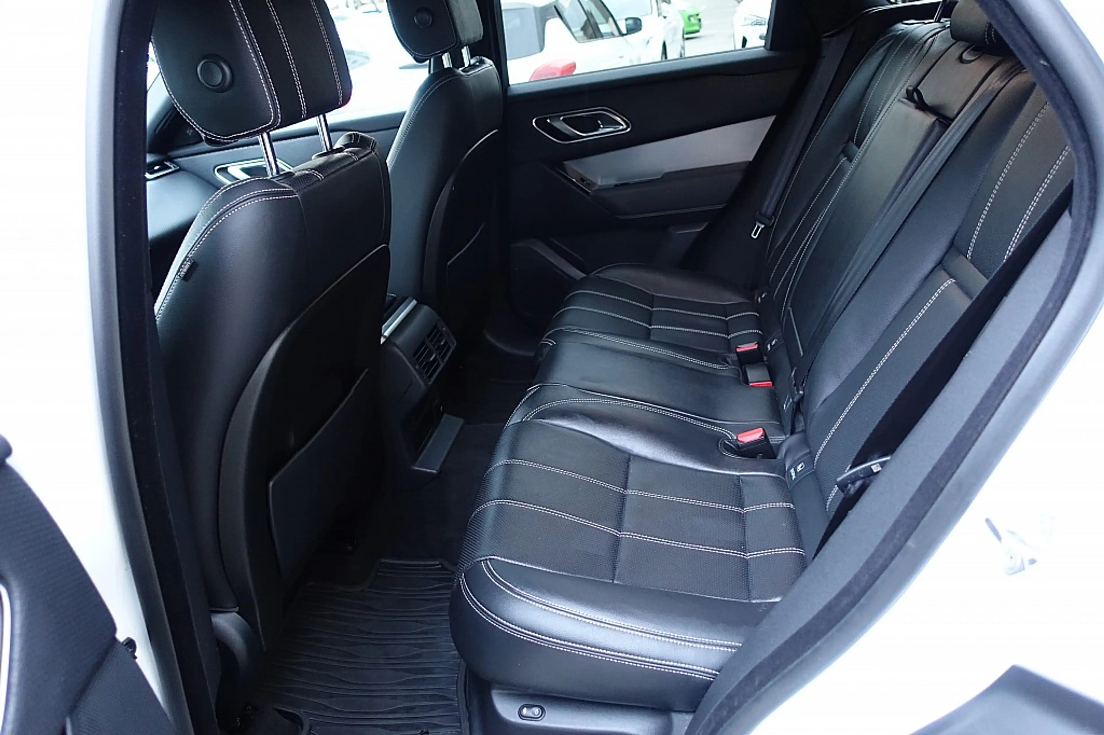 Land Rover Range Rover Velar R-Dynamic S 2,0 Allrad Aut. — photo 5