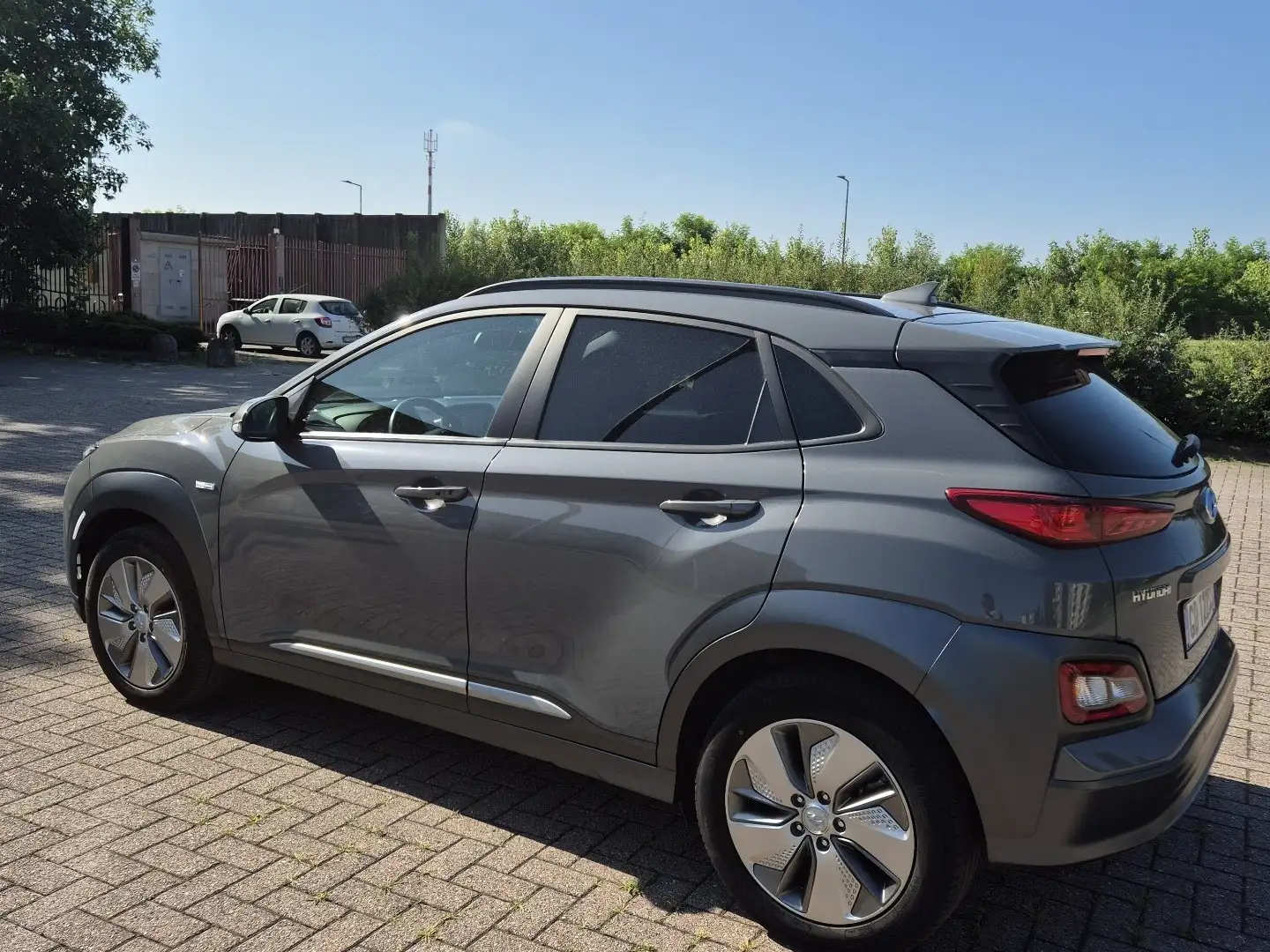 Hyundai KONA 39 kWh EV Xprime Safety Pack Šedá - 2