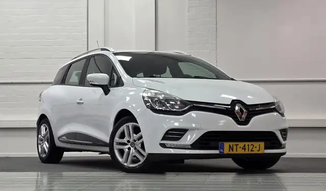 Renault Clio view 2