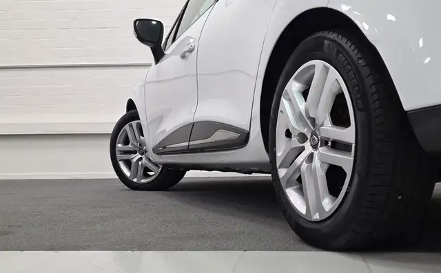 Renault Clio view 8