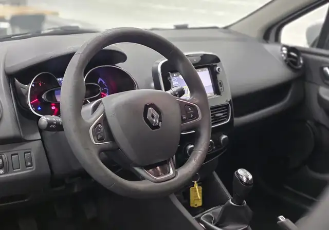 Renault Clio view 9