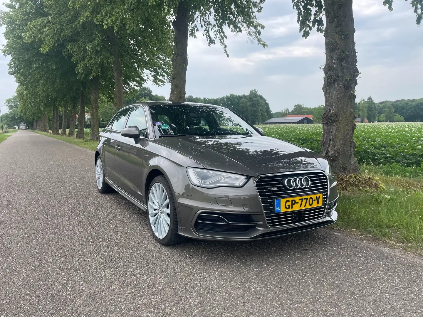 Audi A3 sportsback etron s-line - 1