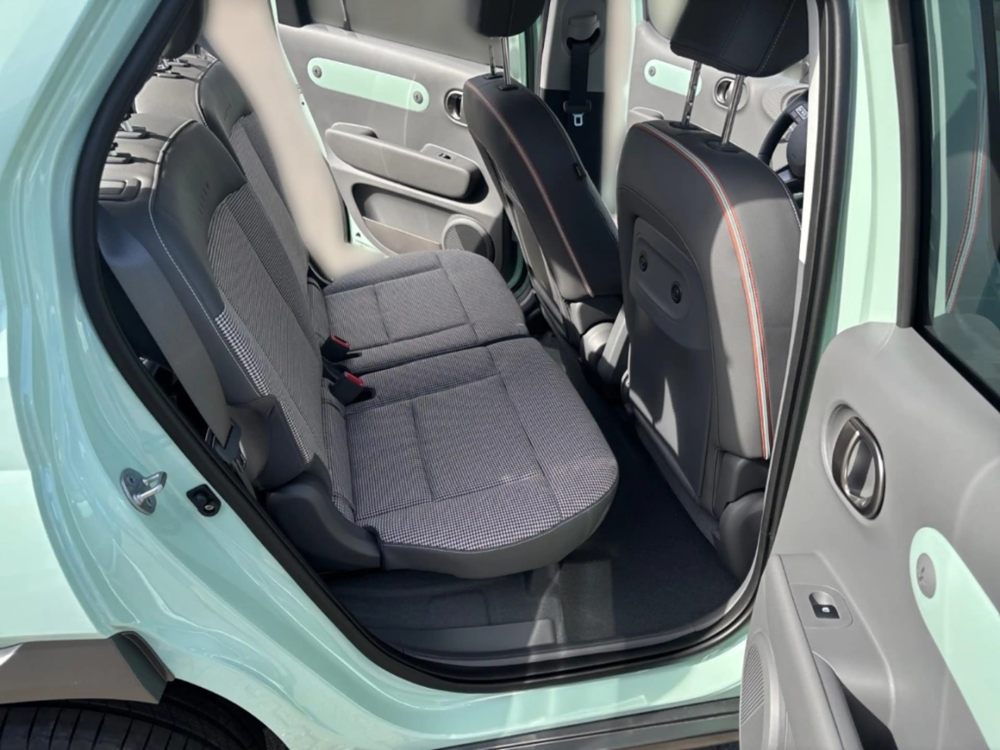 Hyundai Inster Lounge 49 kWh 2WD*ELEKTRO-KOMFORT-PAKET*LENKHZG*KA — photo 13
