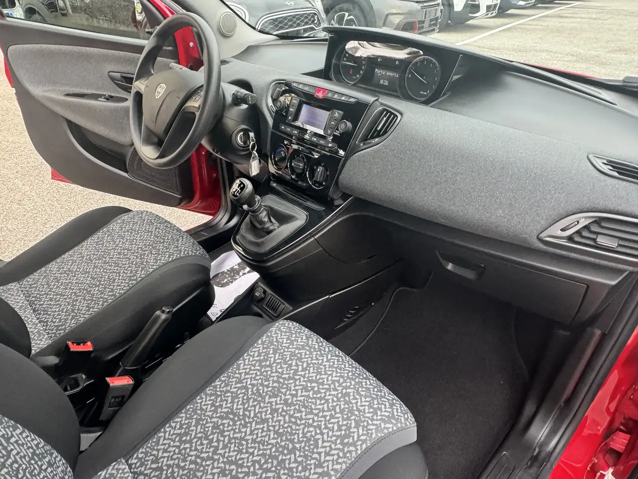 Lancia Ypsilon 2022 — фото 9