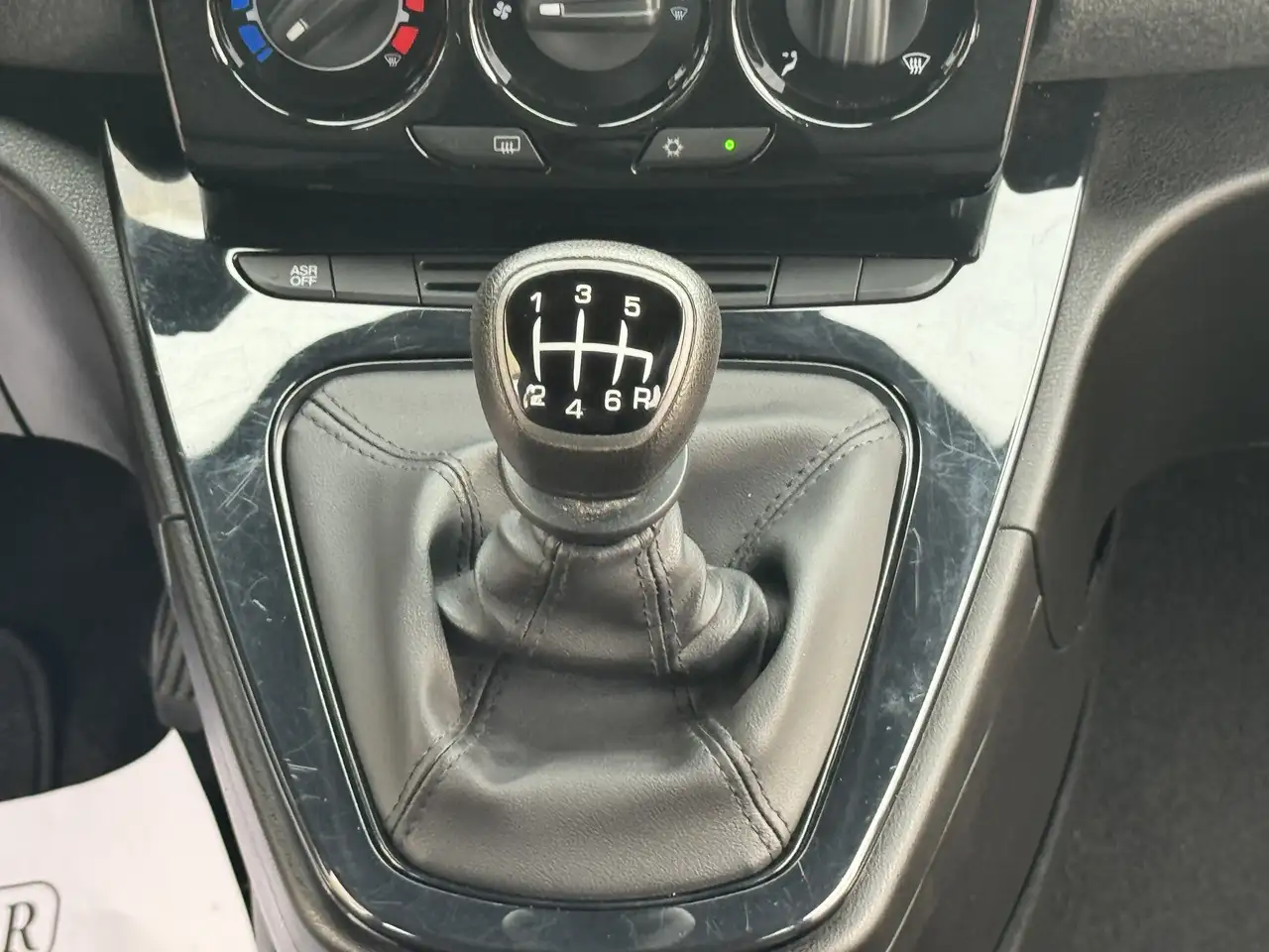 Lancia Ypsilon 2022 — фото 13