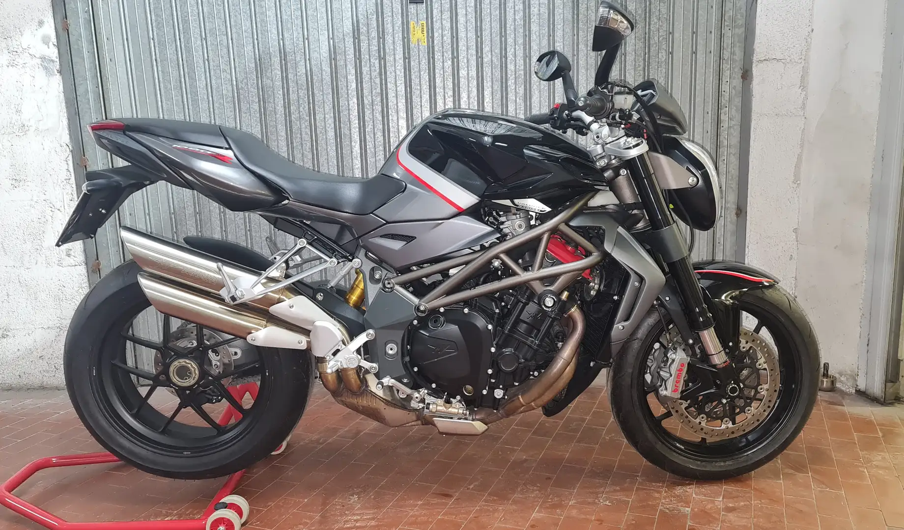 MV Agusta Brutale 1090 RR Negru - 1
