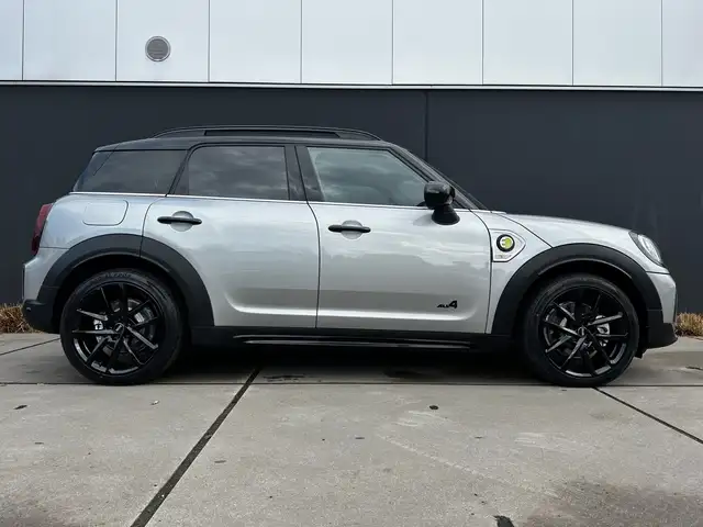 Mini Cooper Se view 2