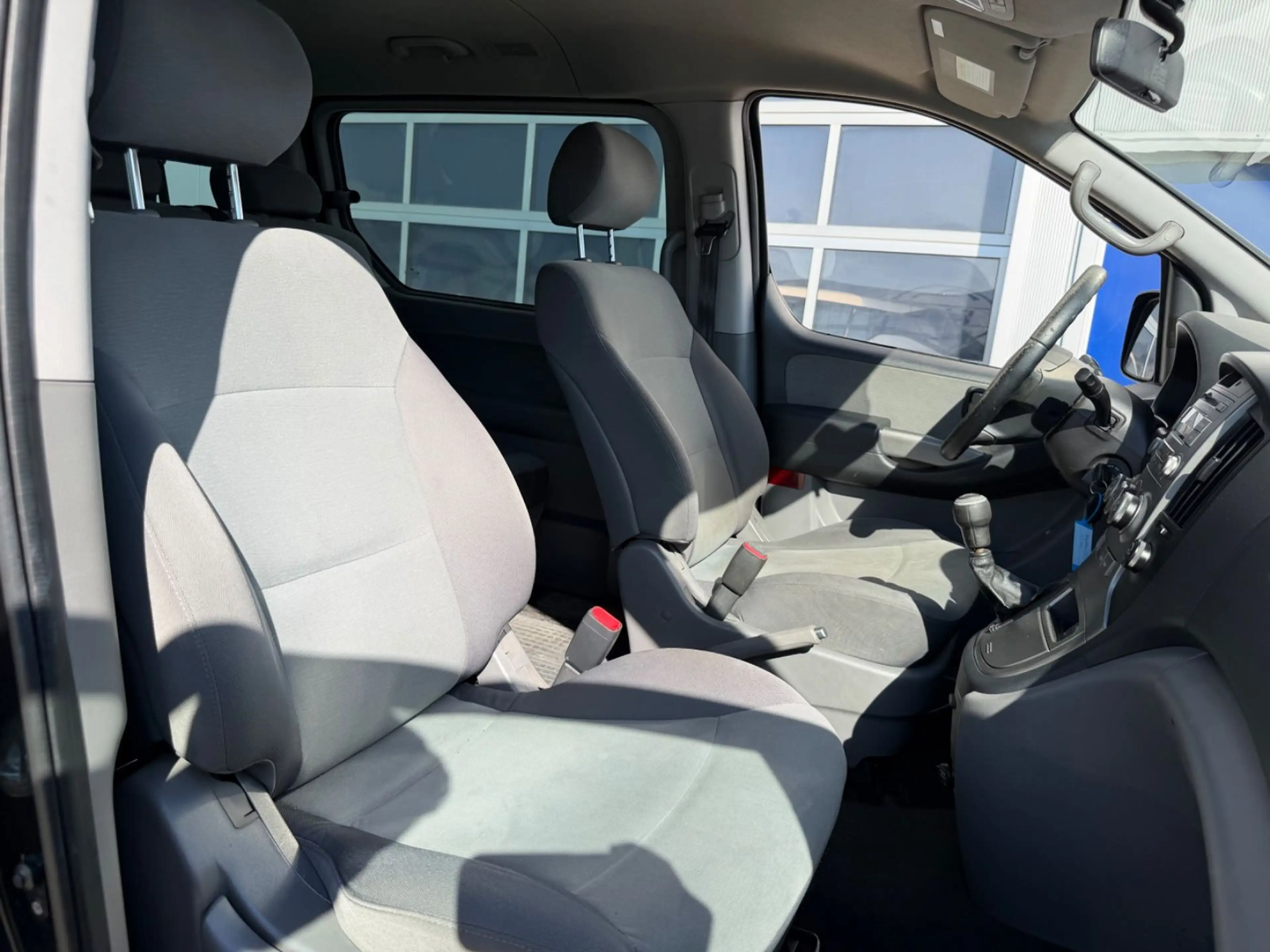 Hyundai H-1 2.5 CRDi 8 Sitzer Klima — photo 13