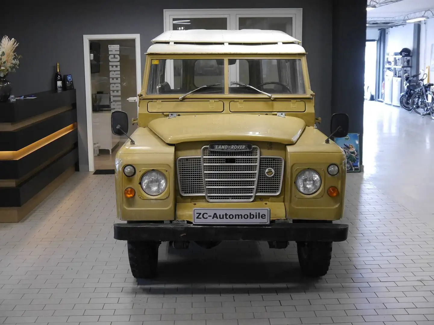 Santana Santana Land Rover Defender LR88 Beige - 2