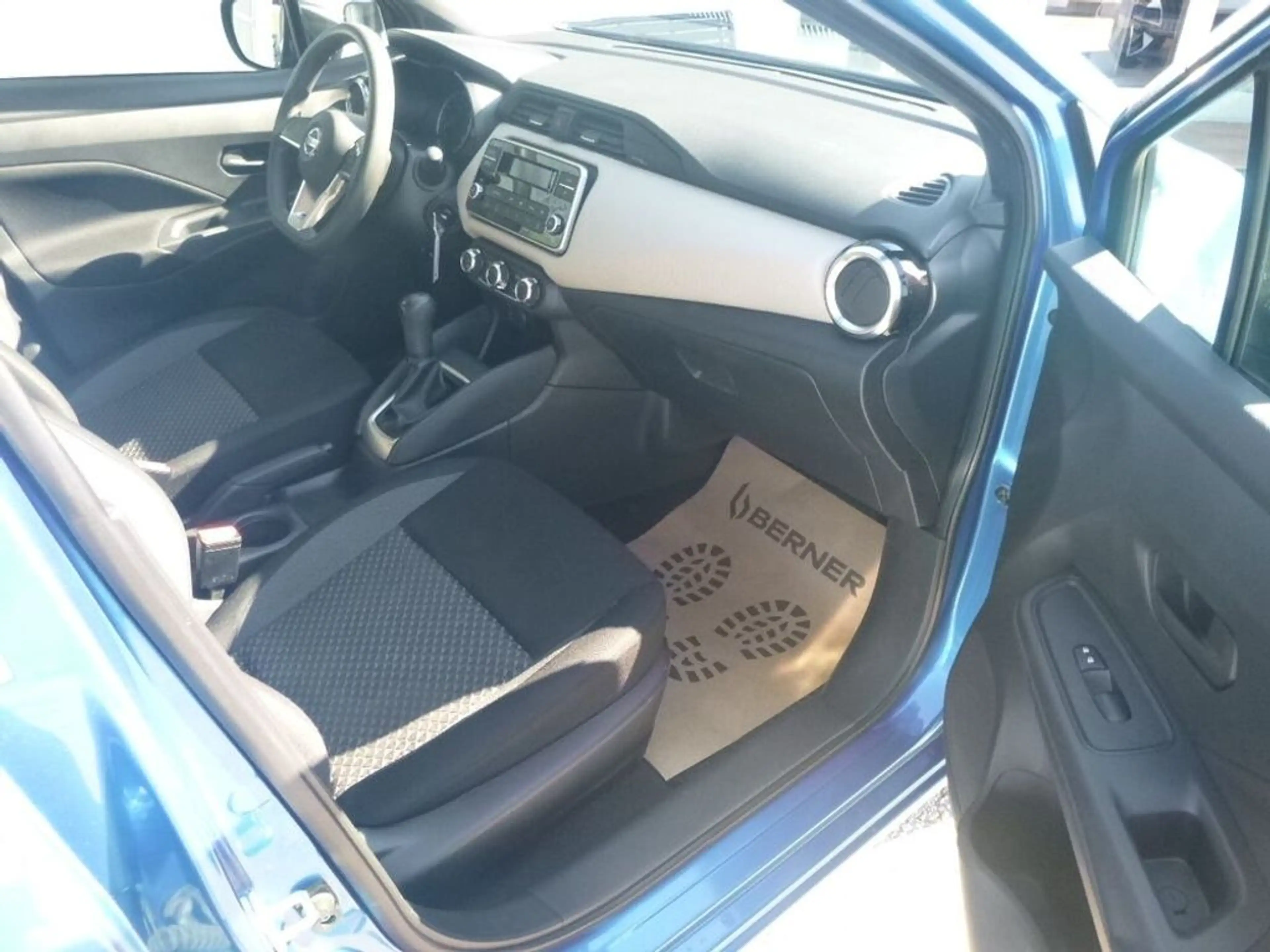 Nissan Micra Visia — photo 4