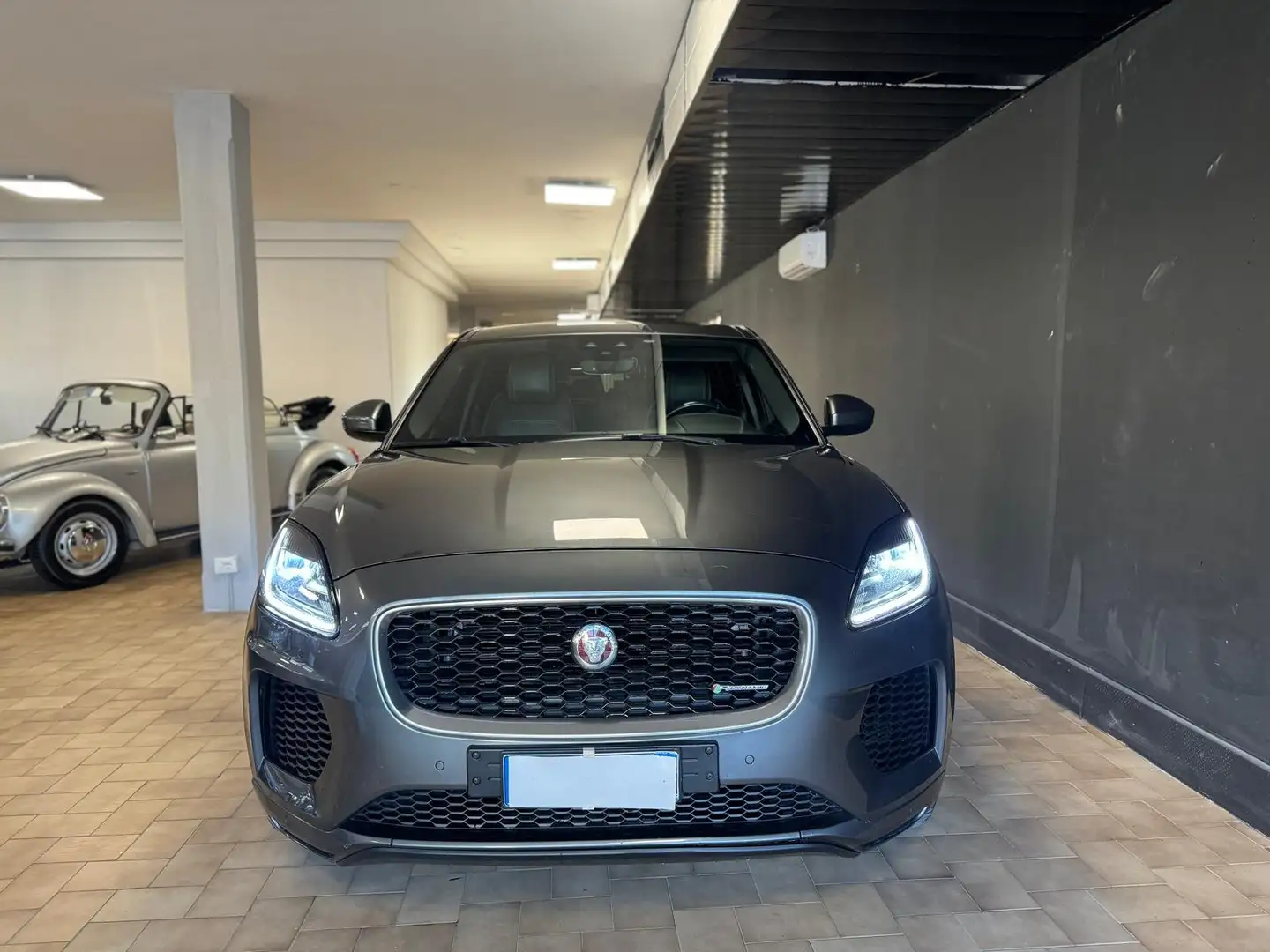Jaguar E-Pace 2.0d i4 HSE awd 180cv auto Grigio - 2