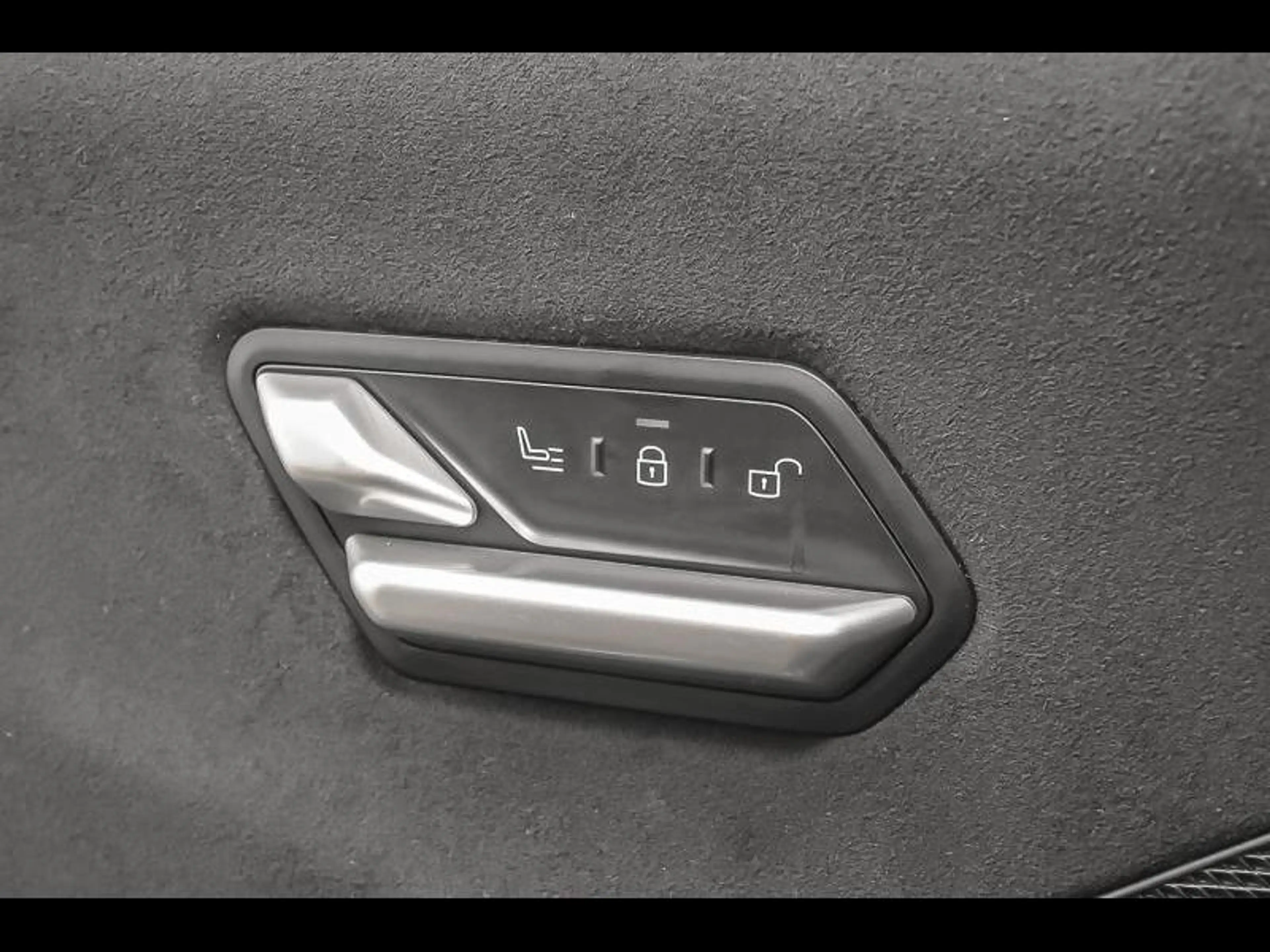 BMW iX3 xDrive50 — photo 15