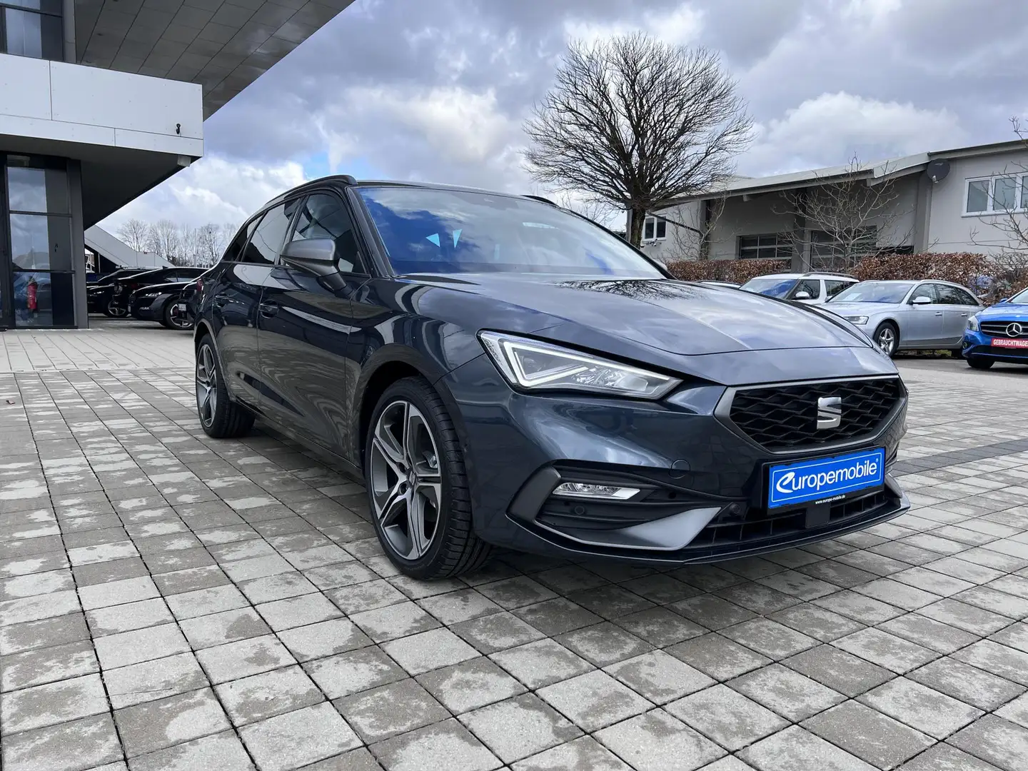 SEAT Leon Sportstourer FR (D3) XL 1.5 eTSI 150 DSG|NAV.10... Grau - 1