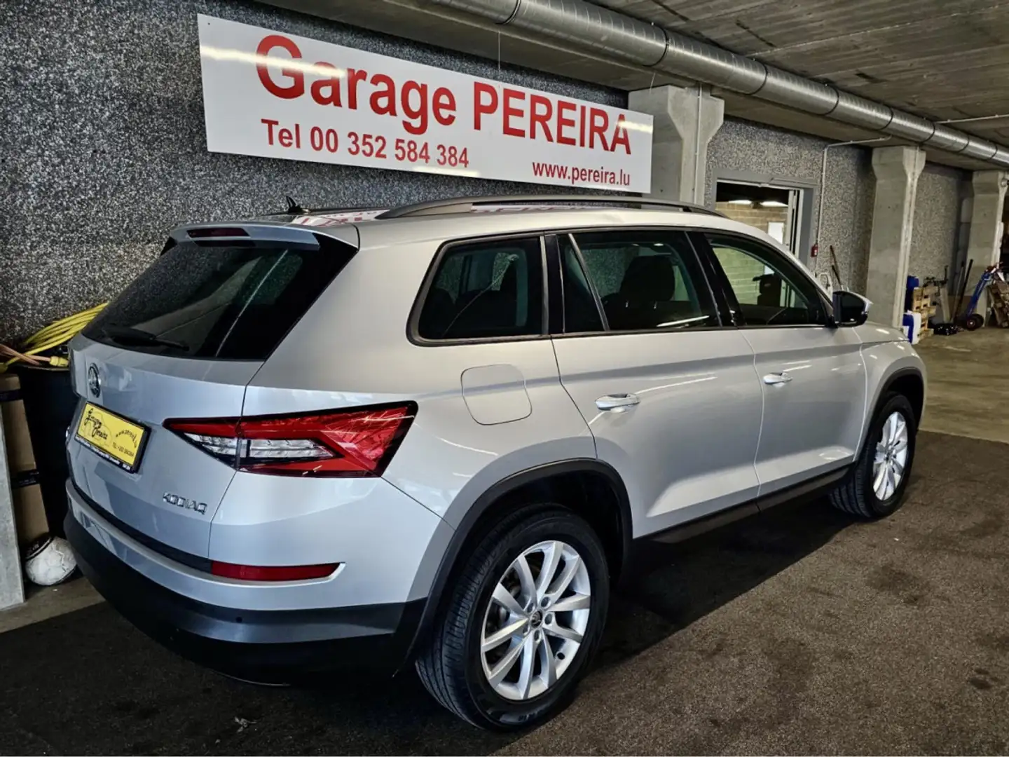 Skoda Kodiaq 2.0 TDI 150 DSG 7 SITZE LED CUIR NAVI 1 HAND Gris - 2