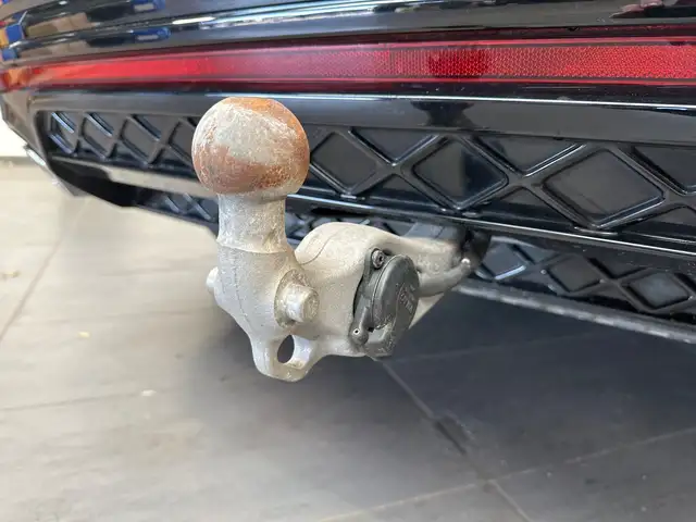 Volkswagen Touareg view 10