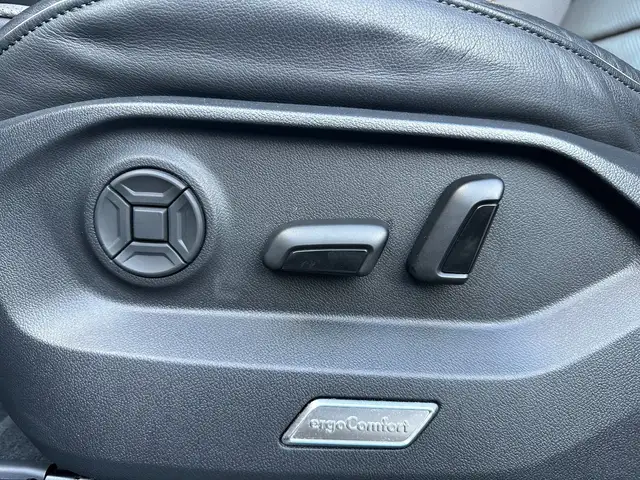 Volkswagen Touareg view 11