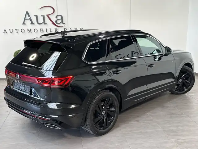 Volkswagen Touareg view 5