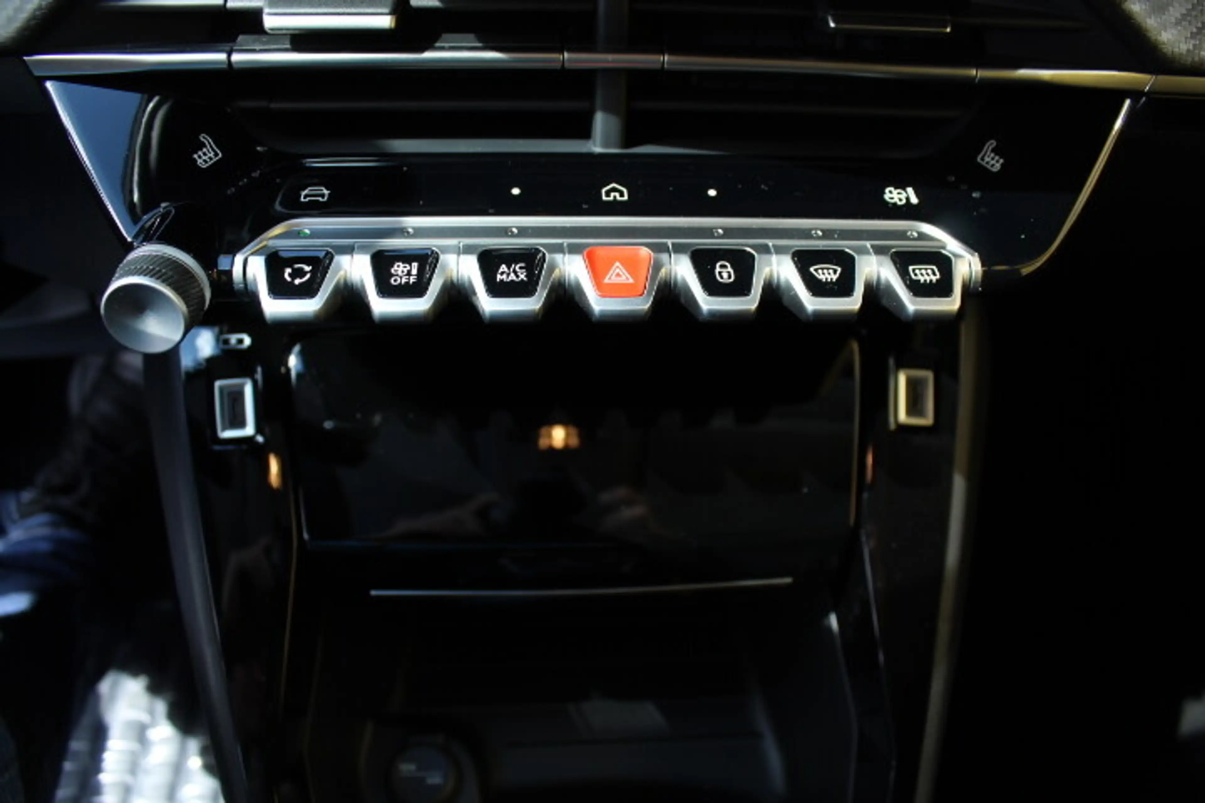 Peugeot e-208 156PS 51kWh Allure — photo 11