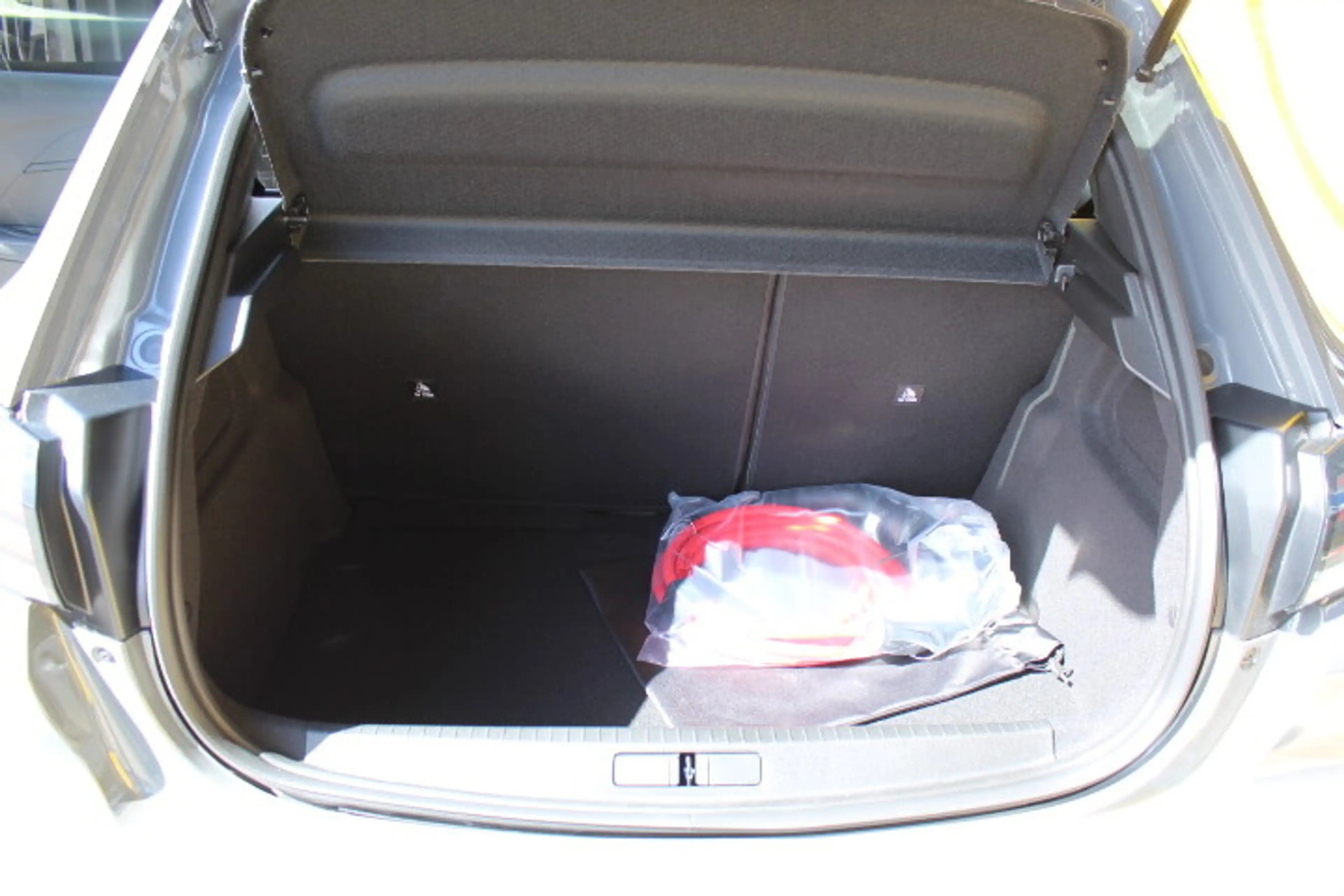 Peugeot e-208 156PS 51kWh Allure — photo 7