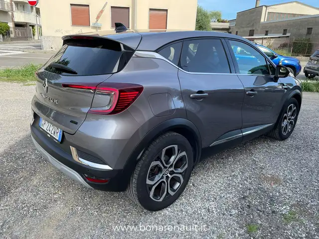 Renault Captur view 4