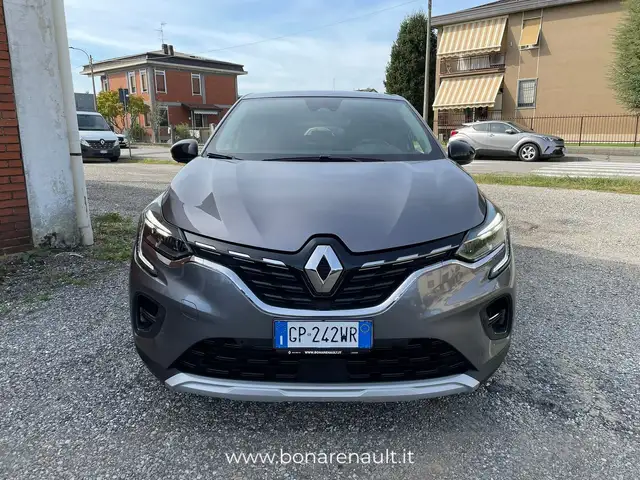 Renault Captur view 2