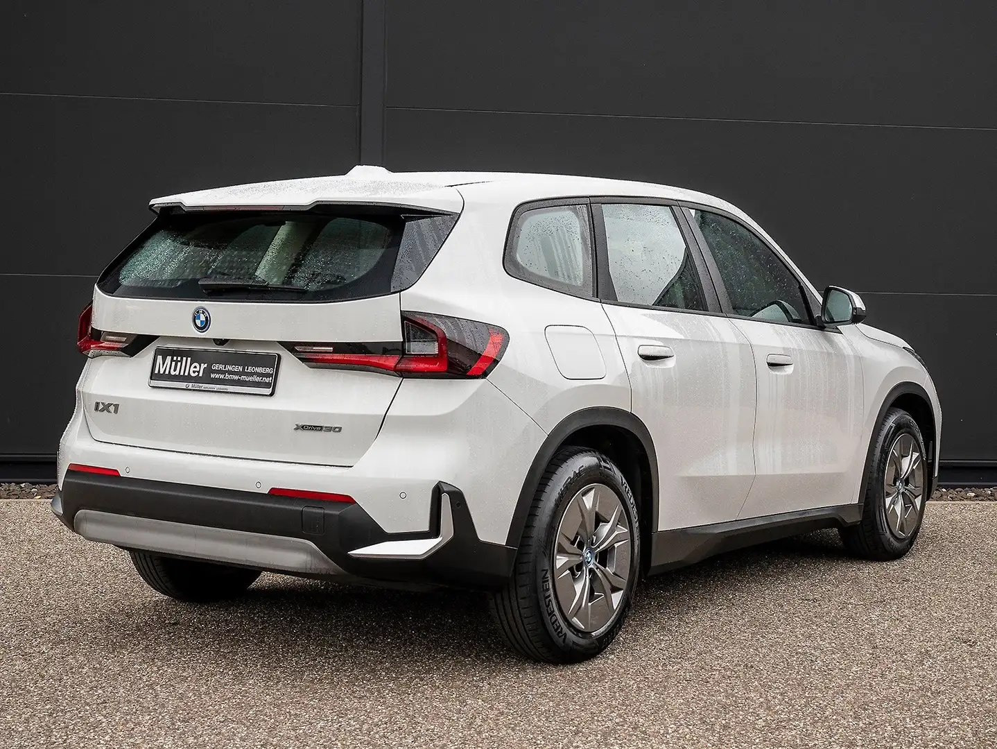 BMW iX1 xDrive30 Sportsitz Adapt-LED DAB SitzeElektr 1VB Weiß - 2