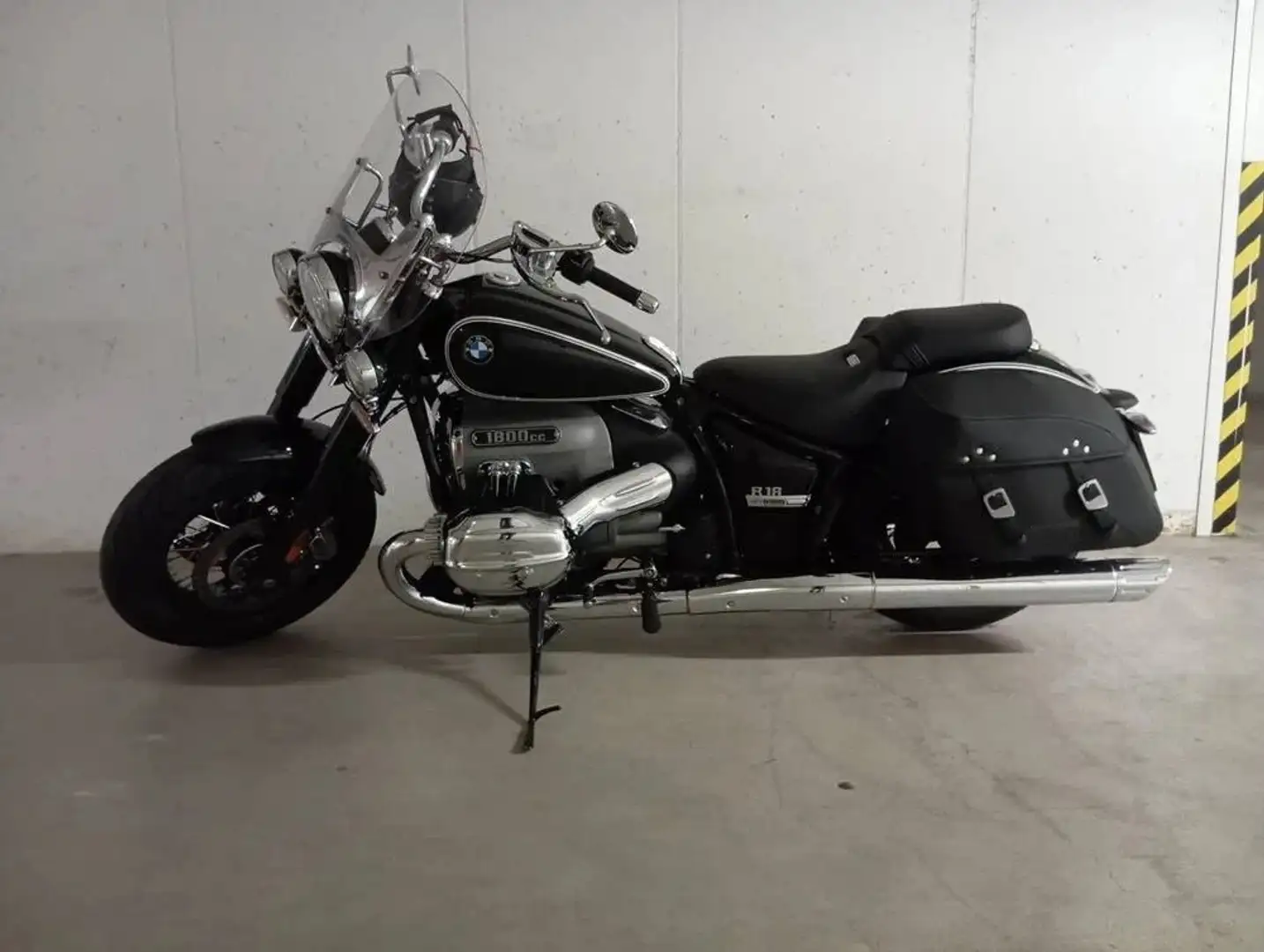 BMW R 18 Classic Fekete - 1