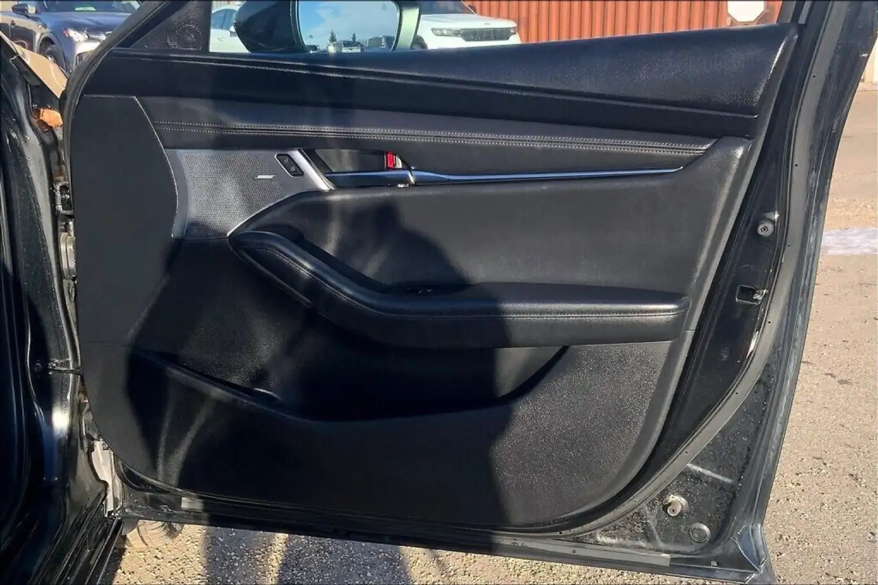 Mazda 3 снимка Mazda 3