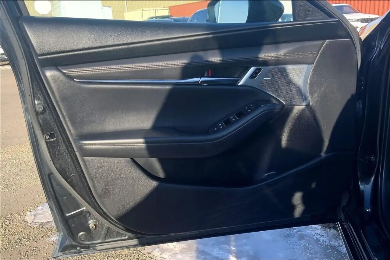 Mazda 3 снимка Mazda 3