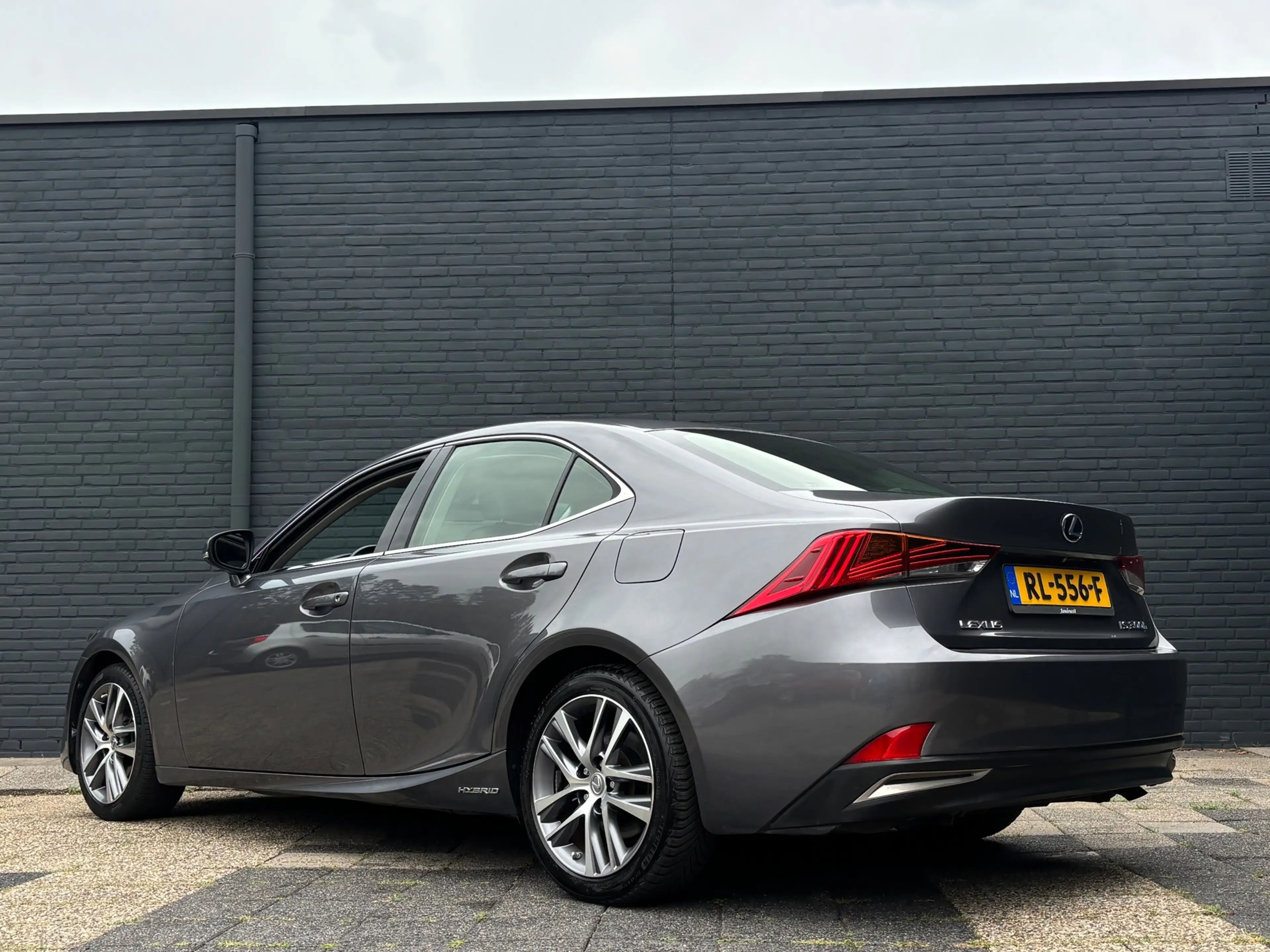 Lexus IS 300 300h Business Line | Hybrid Health Check | Onderho — photo 3