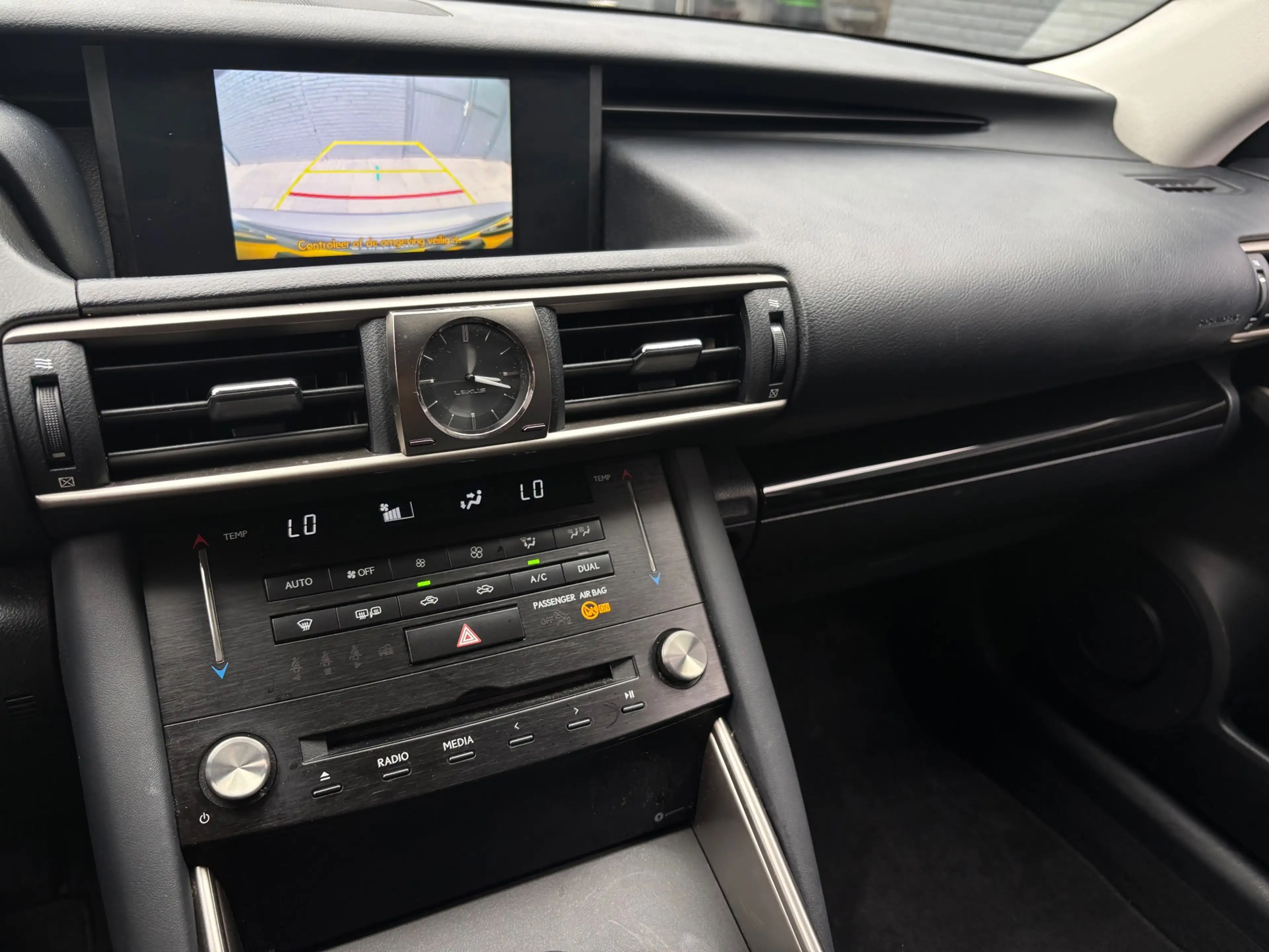 Lexus IS 300 300h Business Line | Hybrid Health Check | Onderho — photo 11