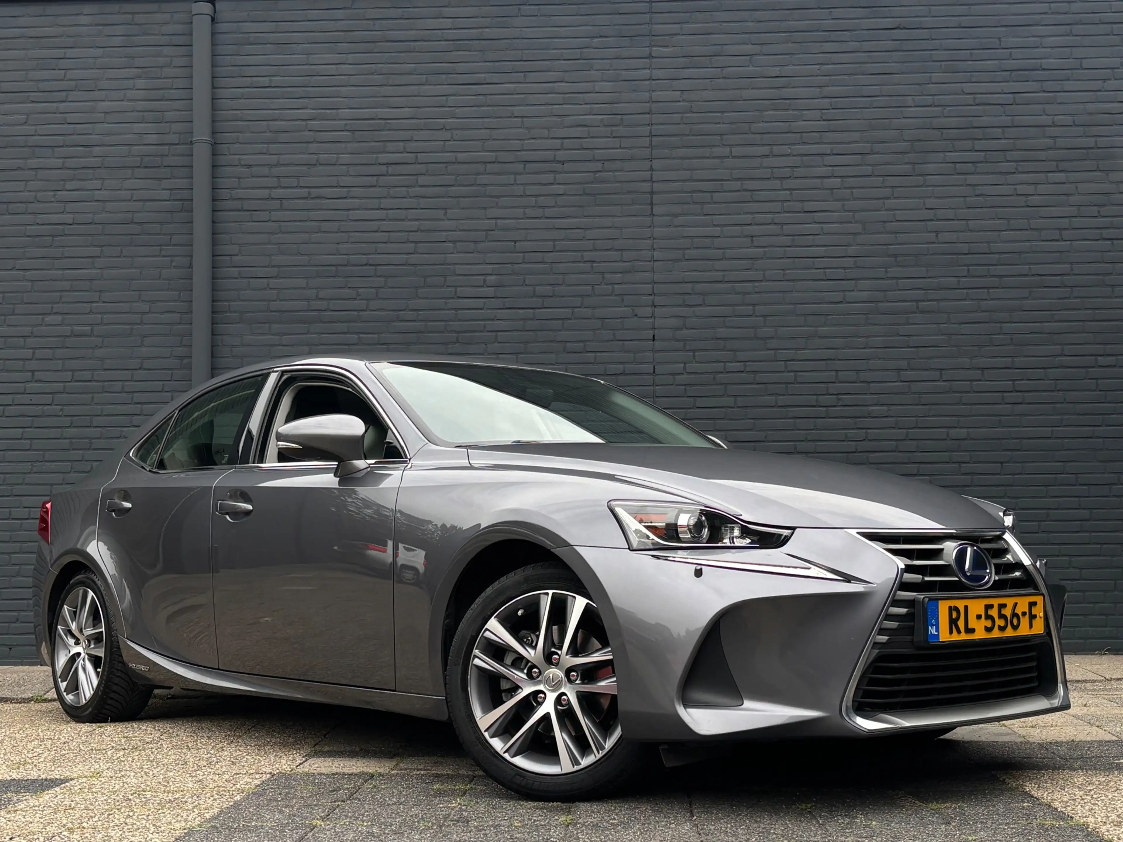 Lexus IS 300 300h Business Line | Hybrid Health Check | Onderho — photo 4