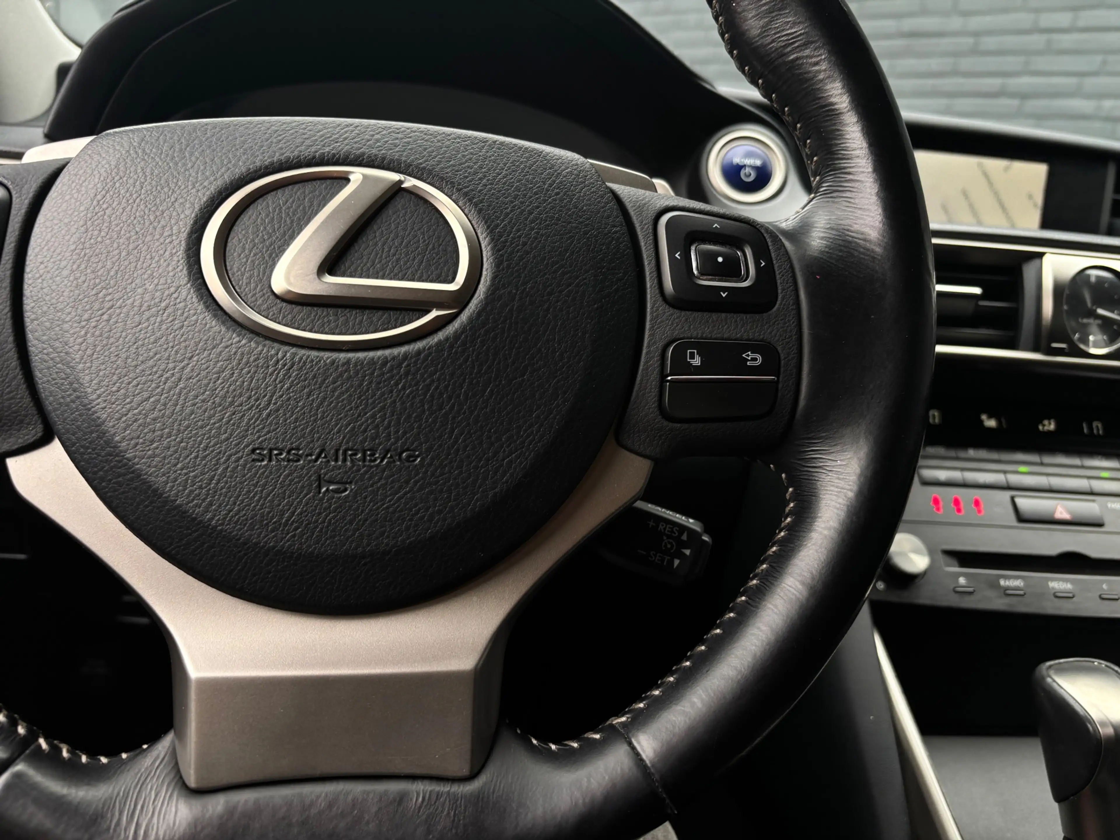 Lexus IS 300 300h Business Line | Hybrid Health Check | Onderho — photo 13
