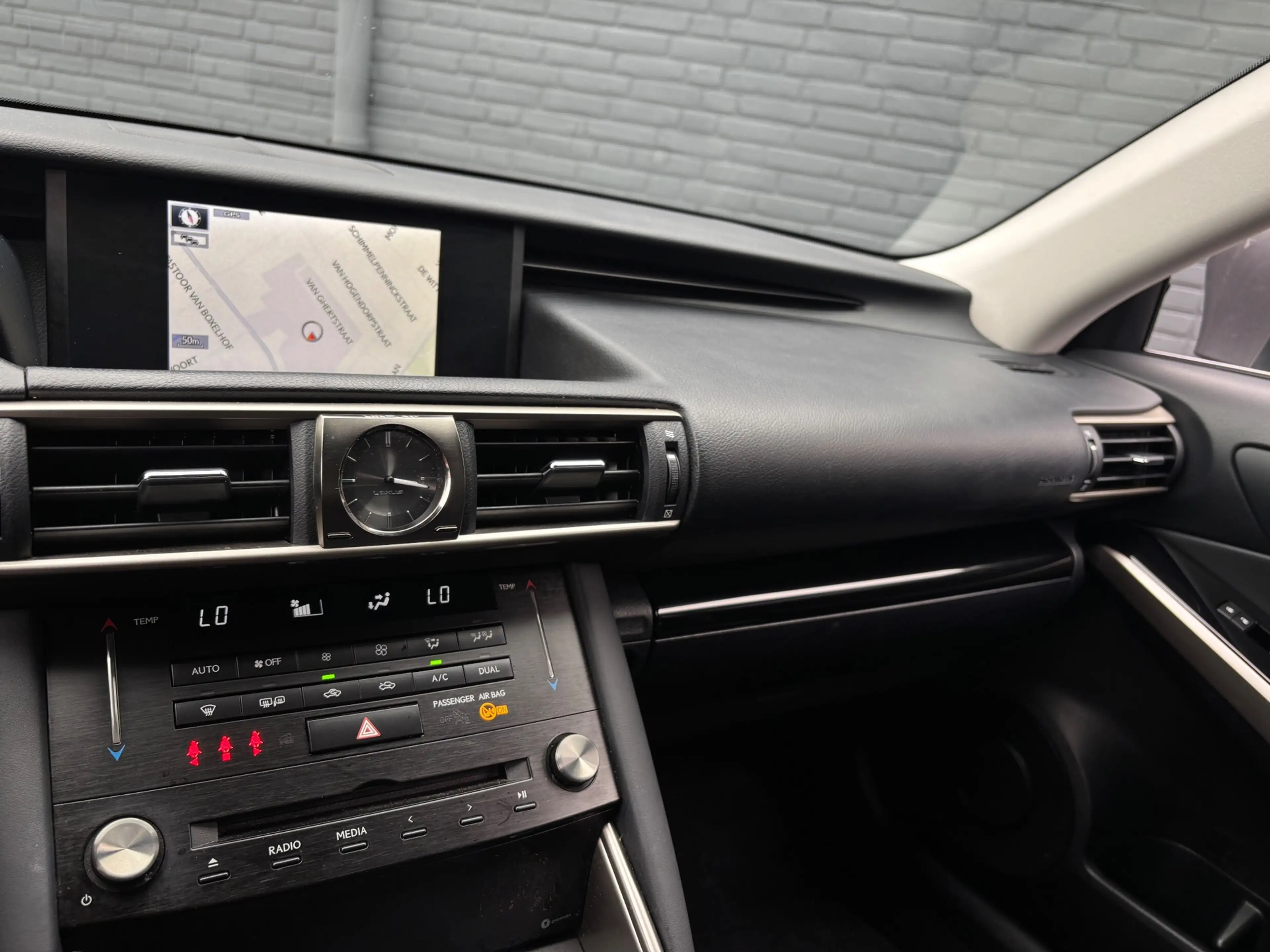 Lexus IS 300 300h Business Line | Hybrid Health Check | Onderho — photo 10