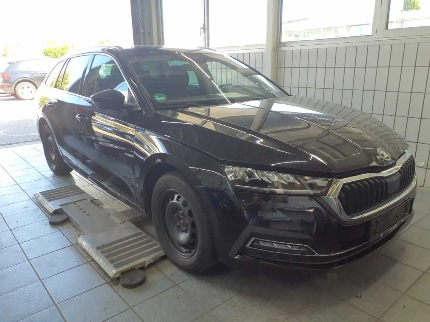 Skoda Octavia OCTAVIA COMBI 1.0 TSI FIRST EDITION*NAVI*KOMFORT Schwarz - 2