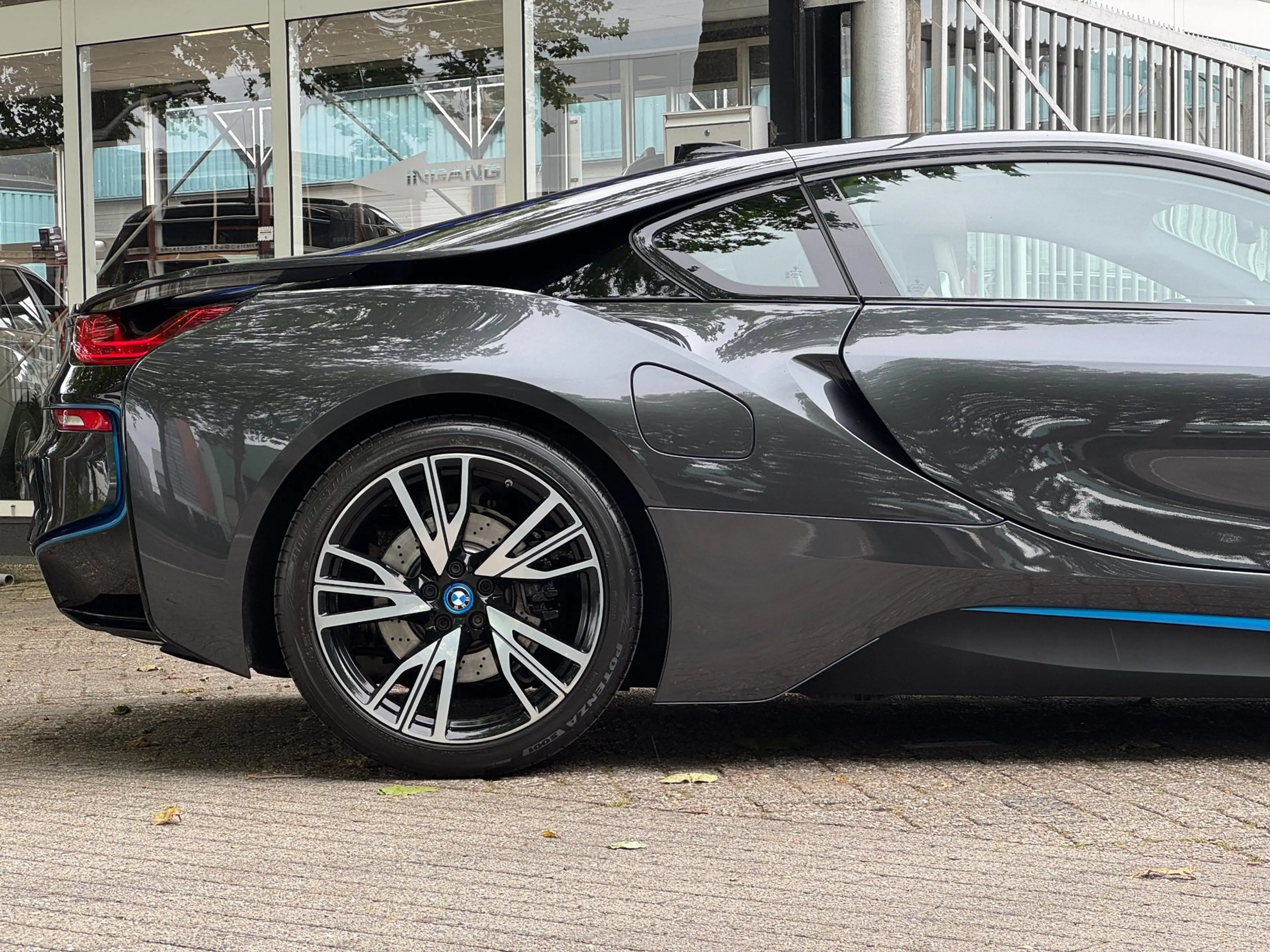 BMW i8 1.5 First Edition Plug-in Hybrid 360 cam NL auto L — photo 17