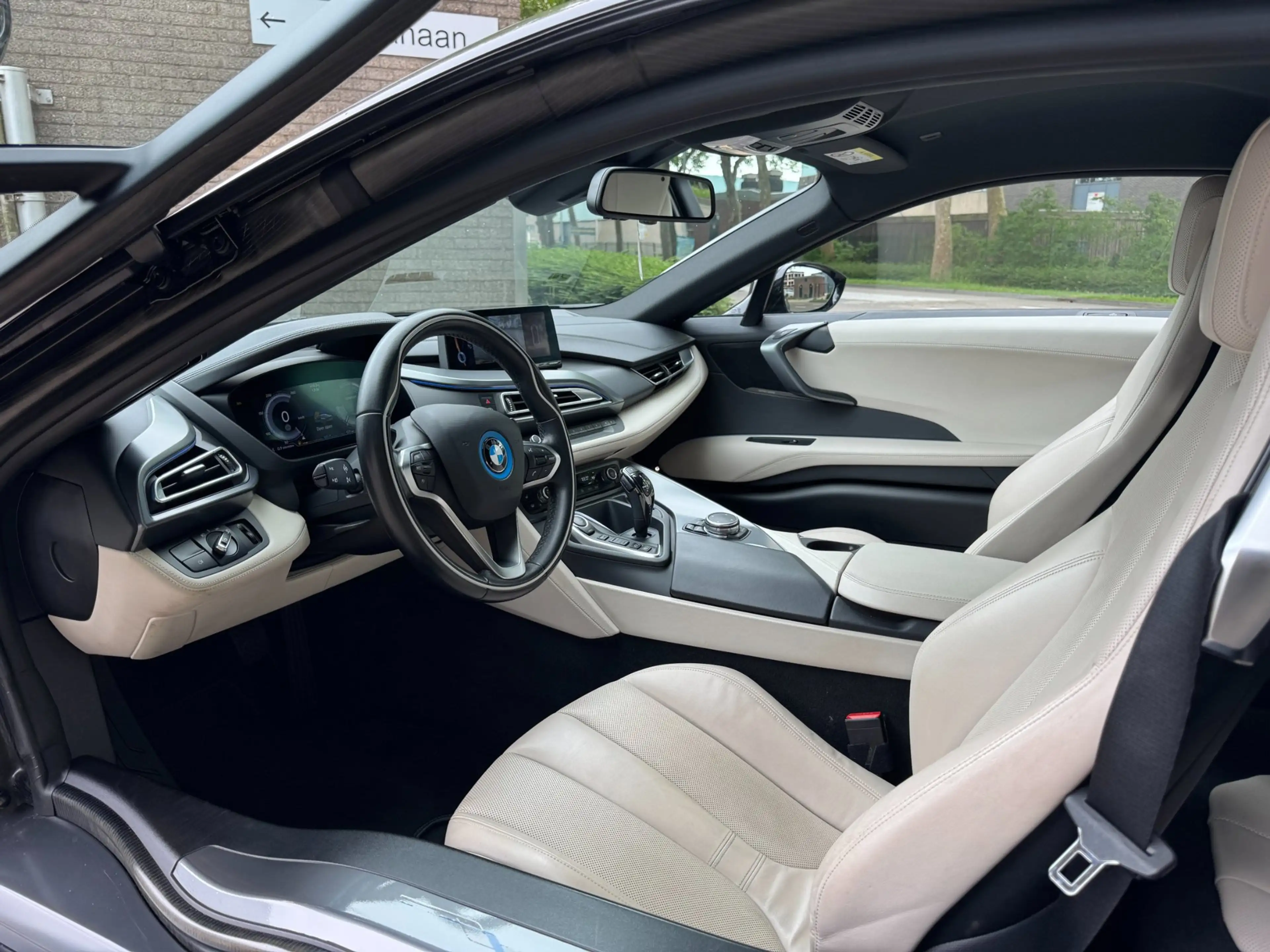 BMW i8 1.5 First Edition Plug-in Hybrid 360 cam NL auto L — photo 21