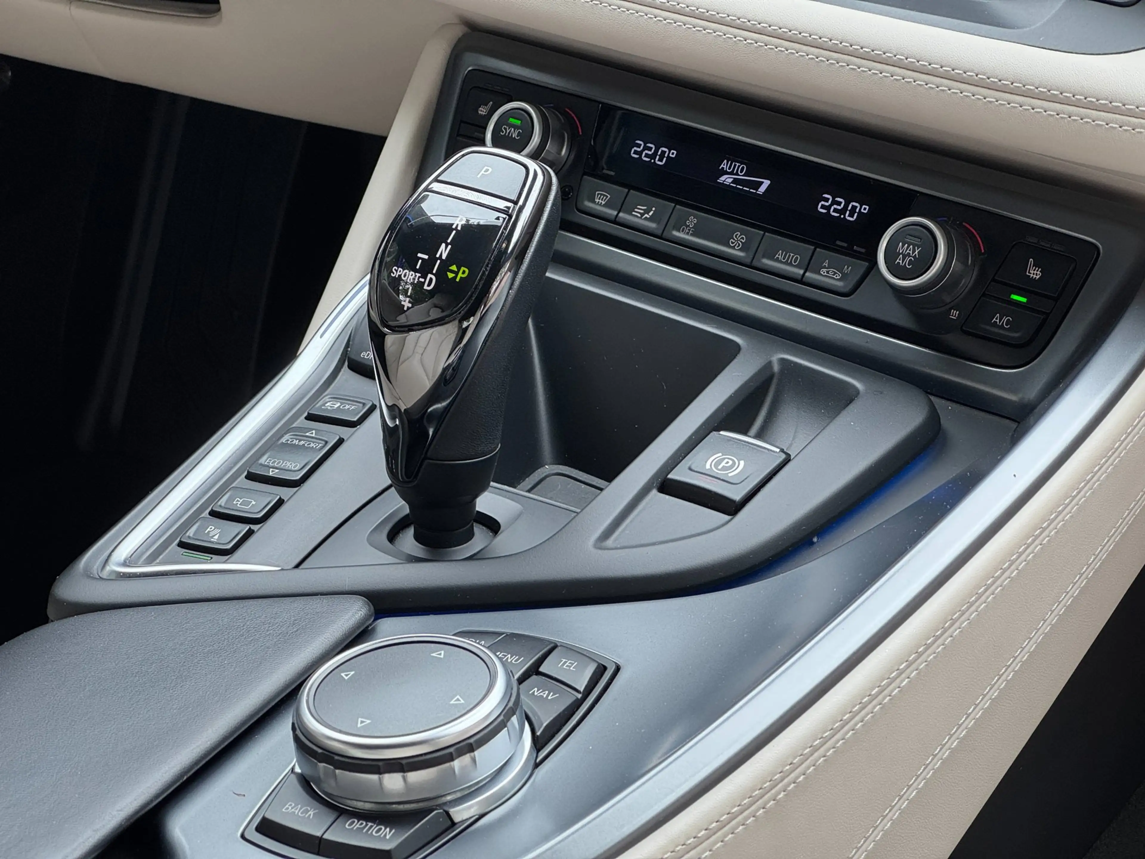 BMW i8 1.5 First Edition Plug-in Hybrid 360 cam NL auto L — photo 29