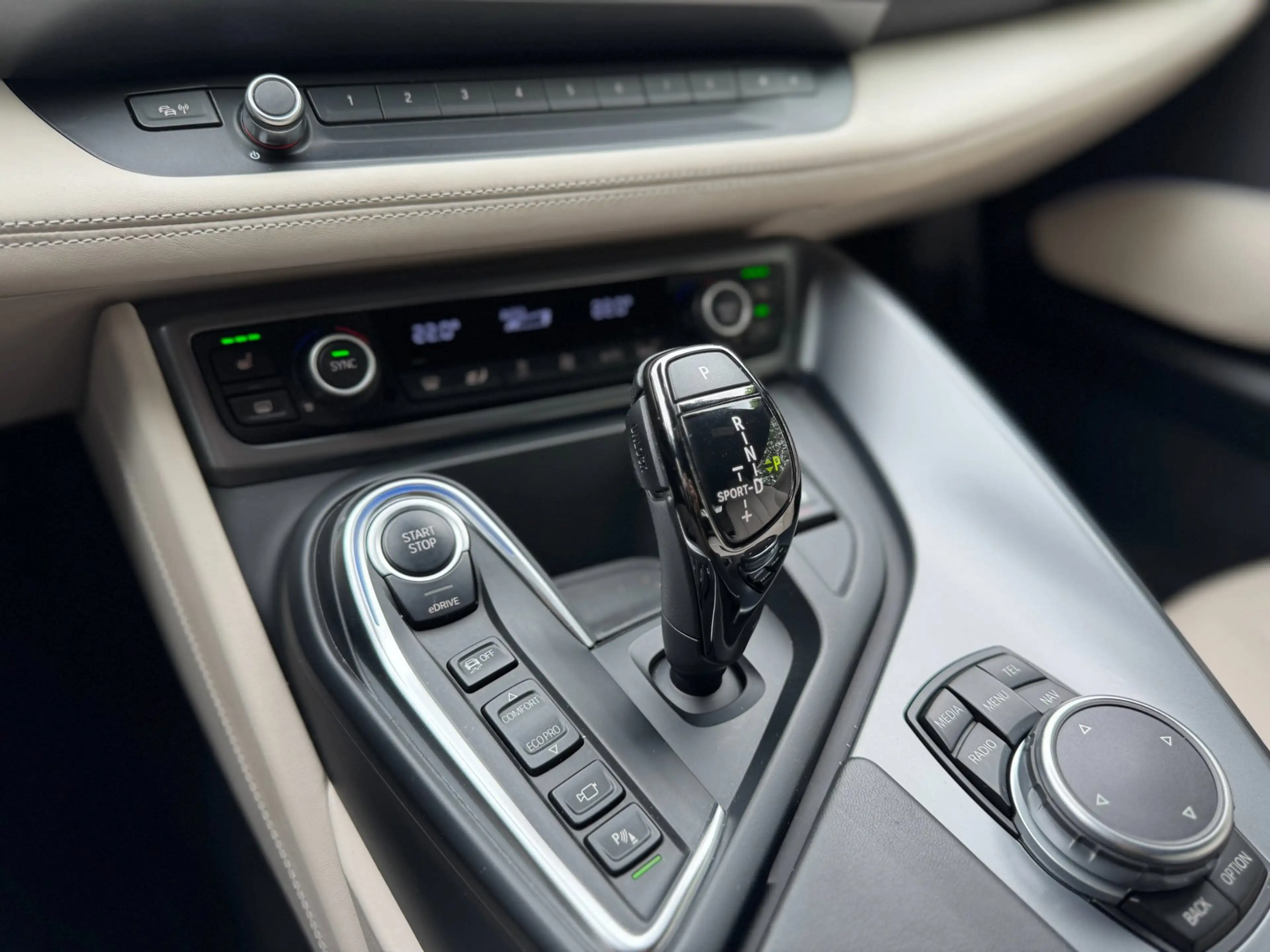BMW i8 1.5 First Edition Plug-in Hybrid 360 cam NL auto L — photo 50