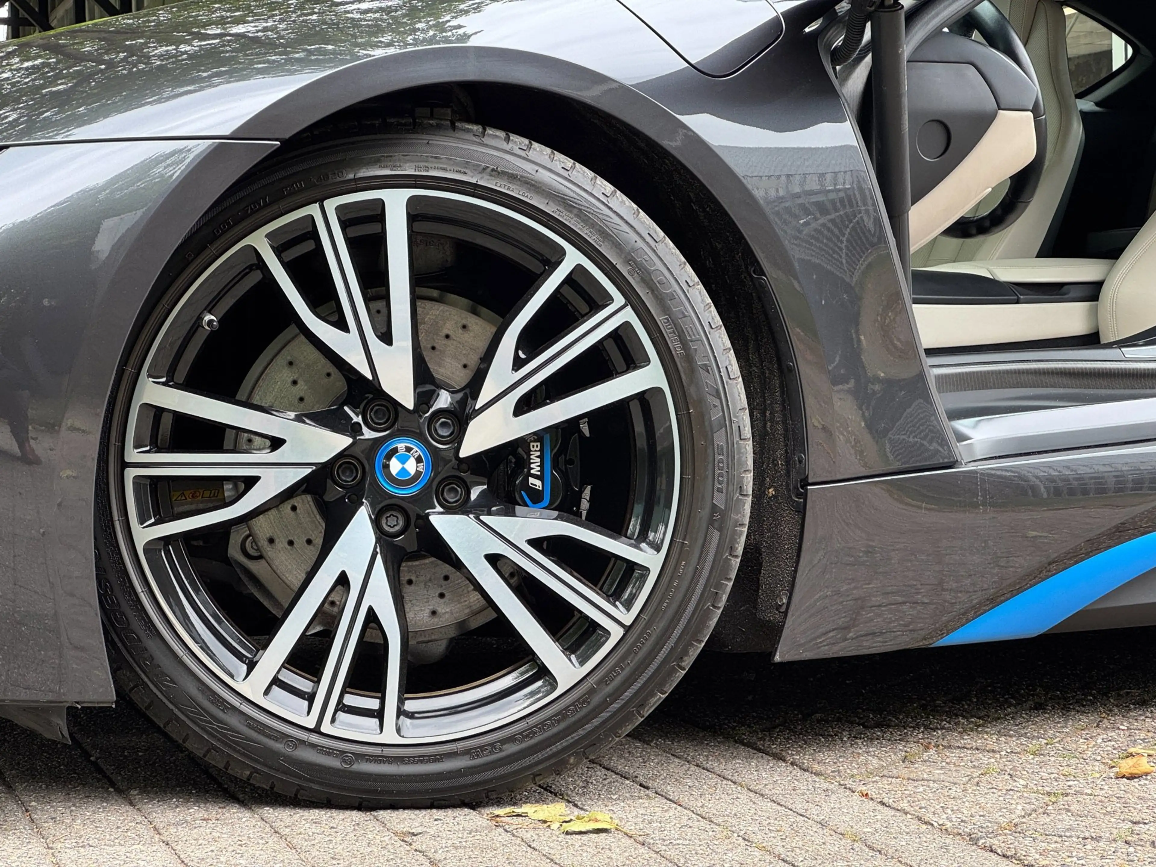 BMW i8 1.5 First Edition Plug-in Hybrid 360 cam NL auto L — photo 9