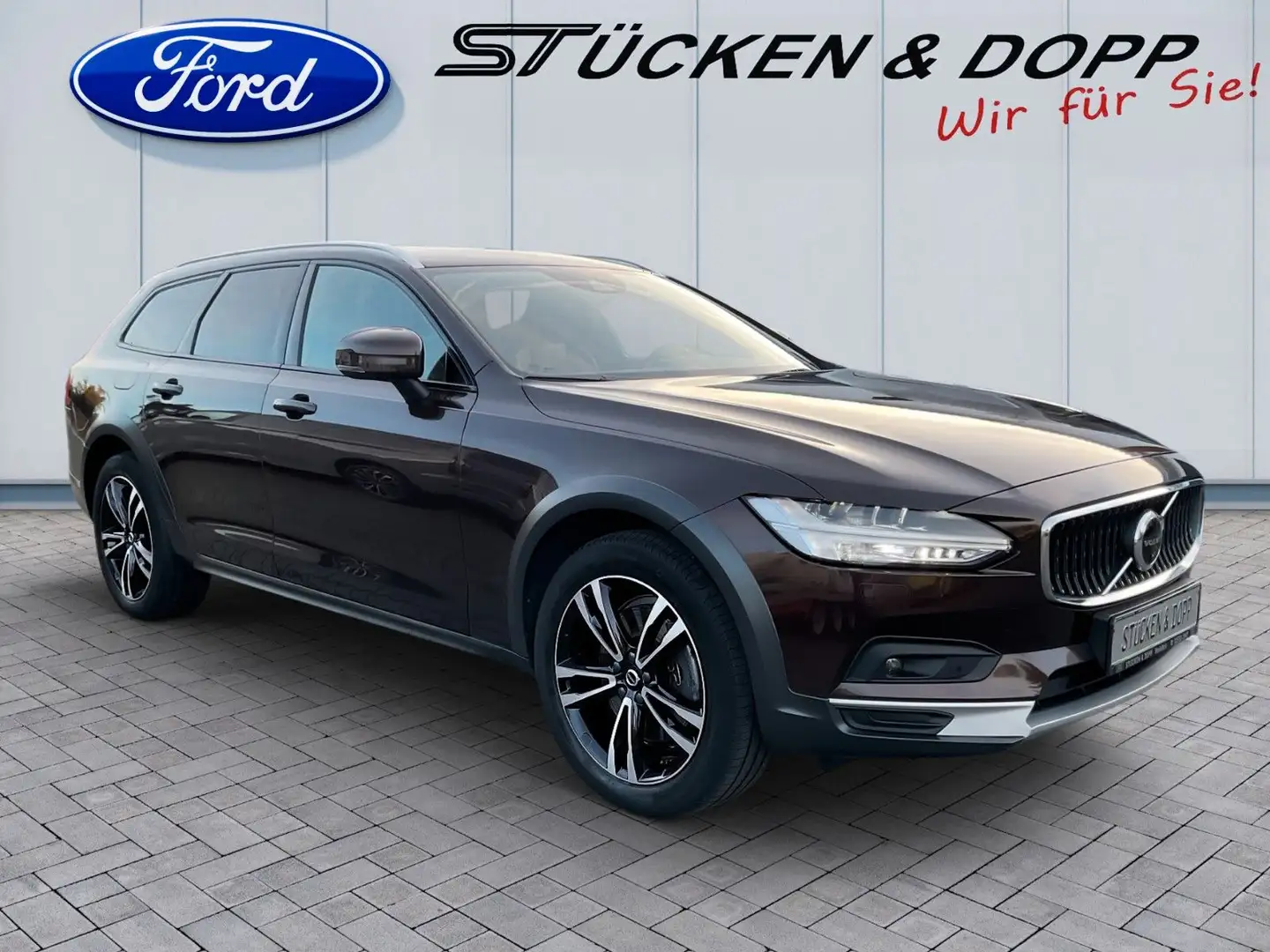 Volvo V90 Cross Country Pro AWD+Standheizung+AHK+Pano. Brun - 2