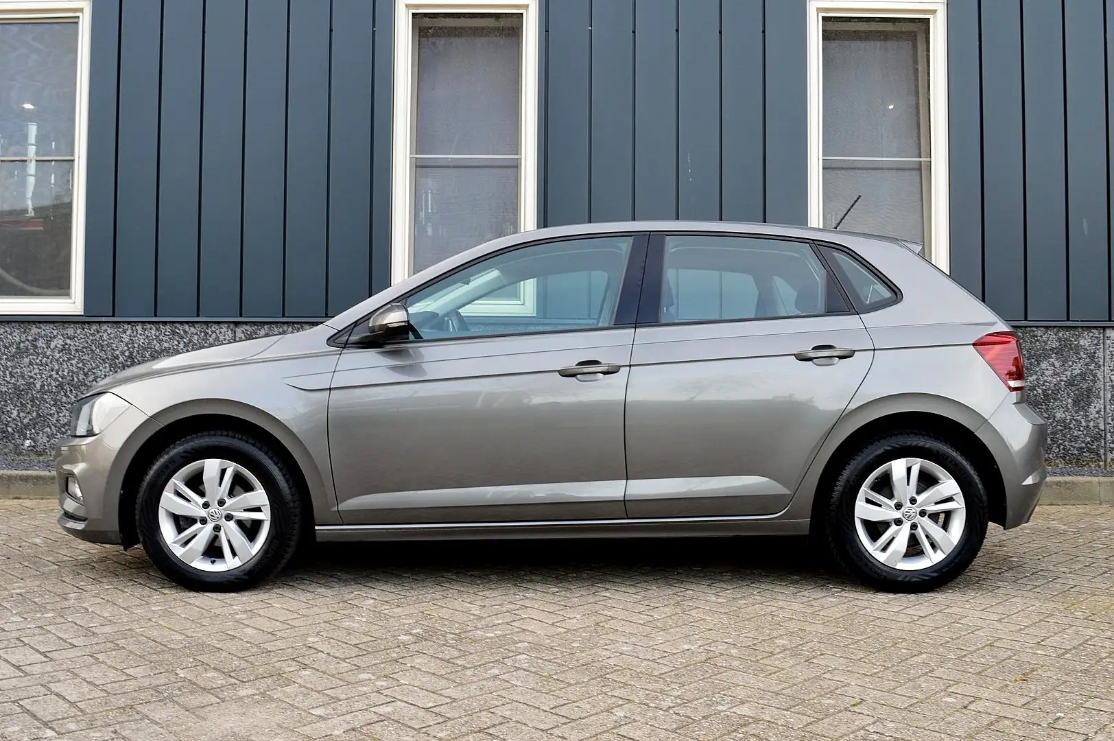 Volkswagen Polo 1.0 TSI Beats Rijklaarprijs-Garantie Airco Apple C Grijs - 2