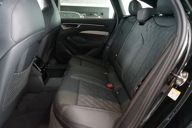 Audi A6 view 9