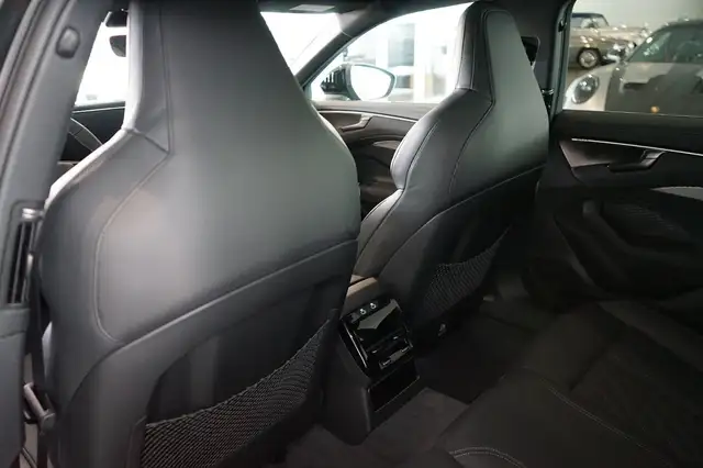 Audi A6 view 14