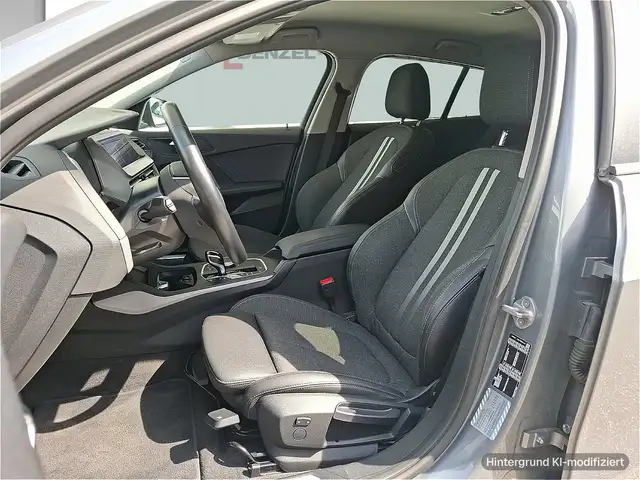 BMW 1 Series view 10