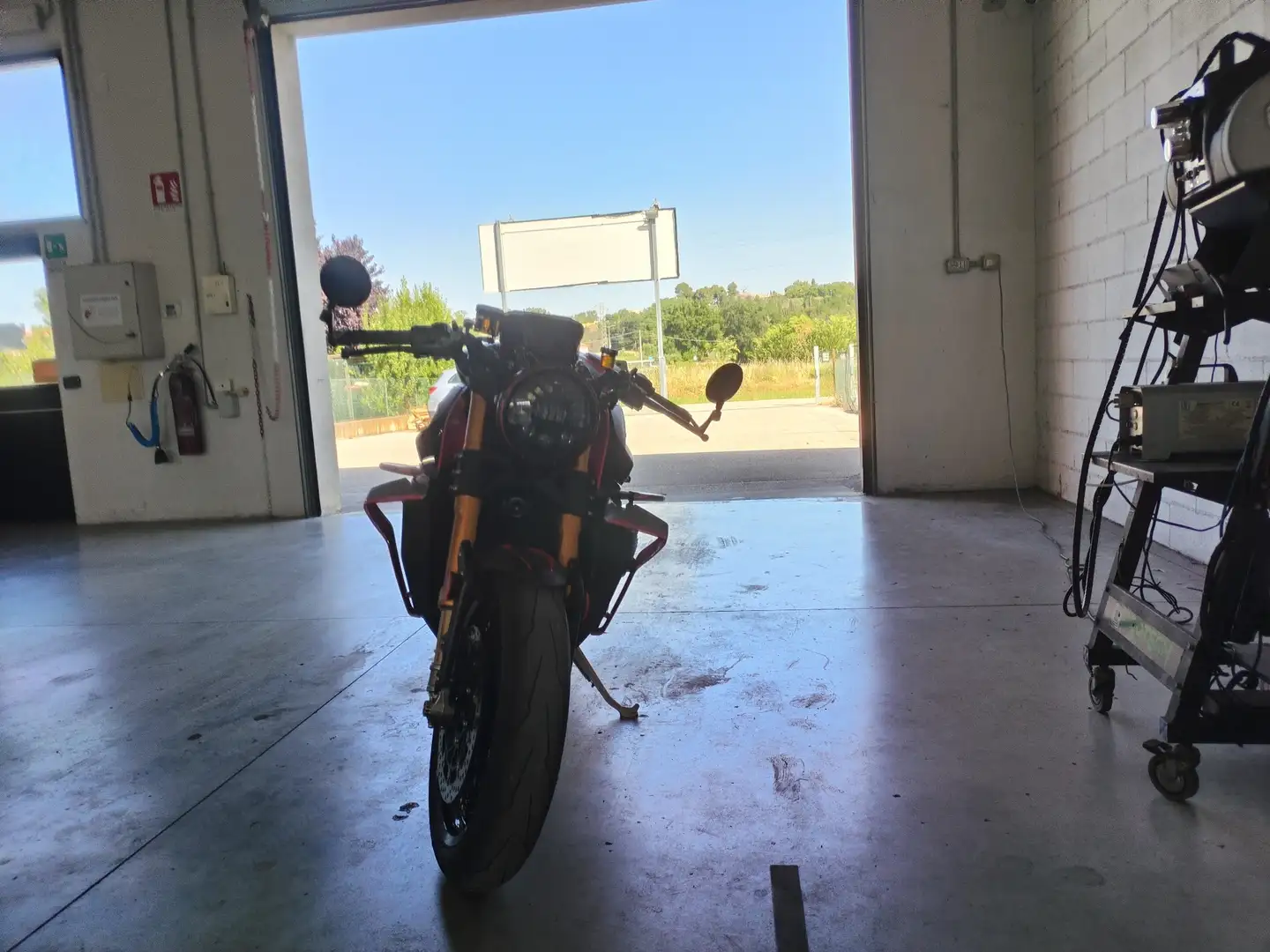 MV Agusta Rush 2020 Černá - 2